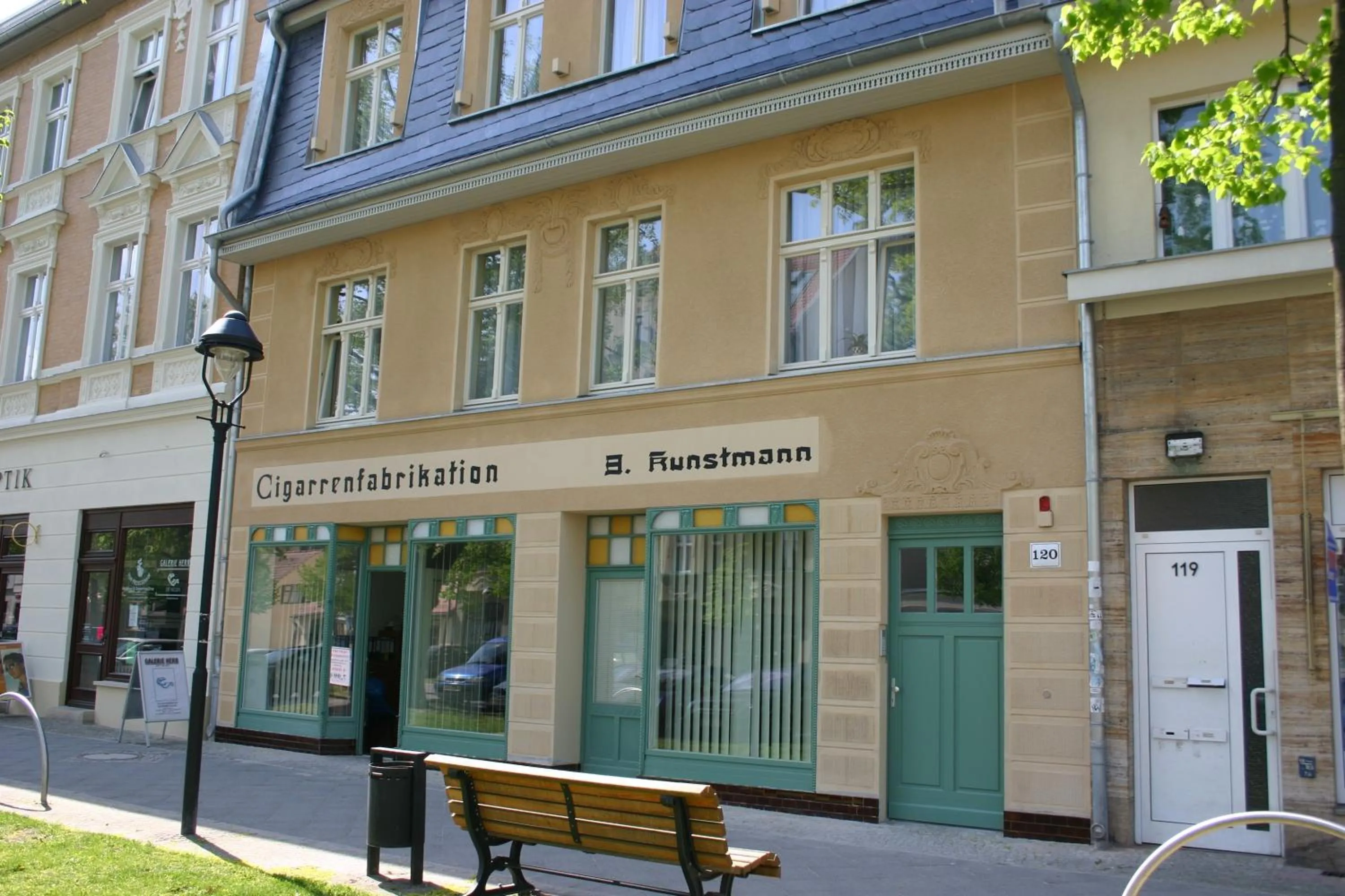 Property building in Pensionszimmer Unicat
