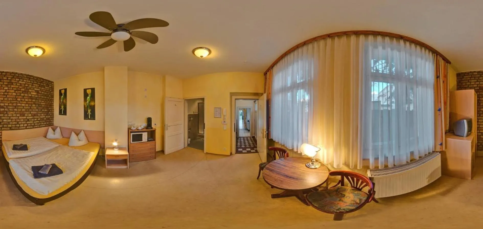 Photo of the whole room, Bed in Pensionszimmer Unicat