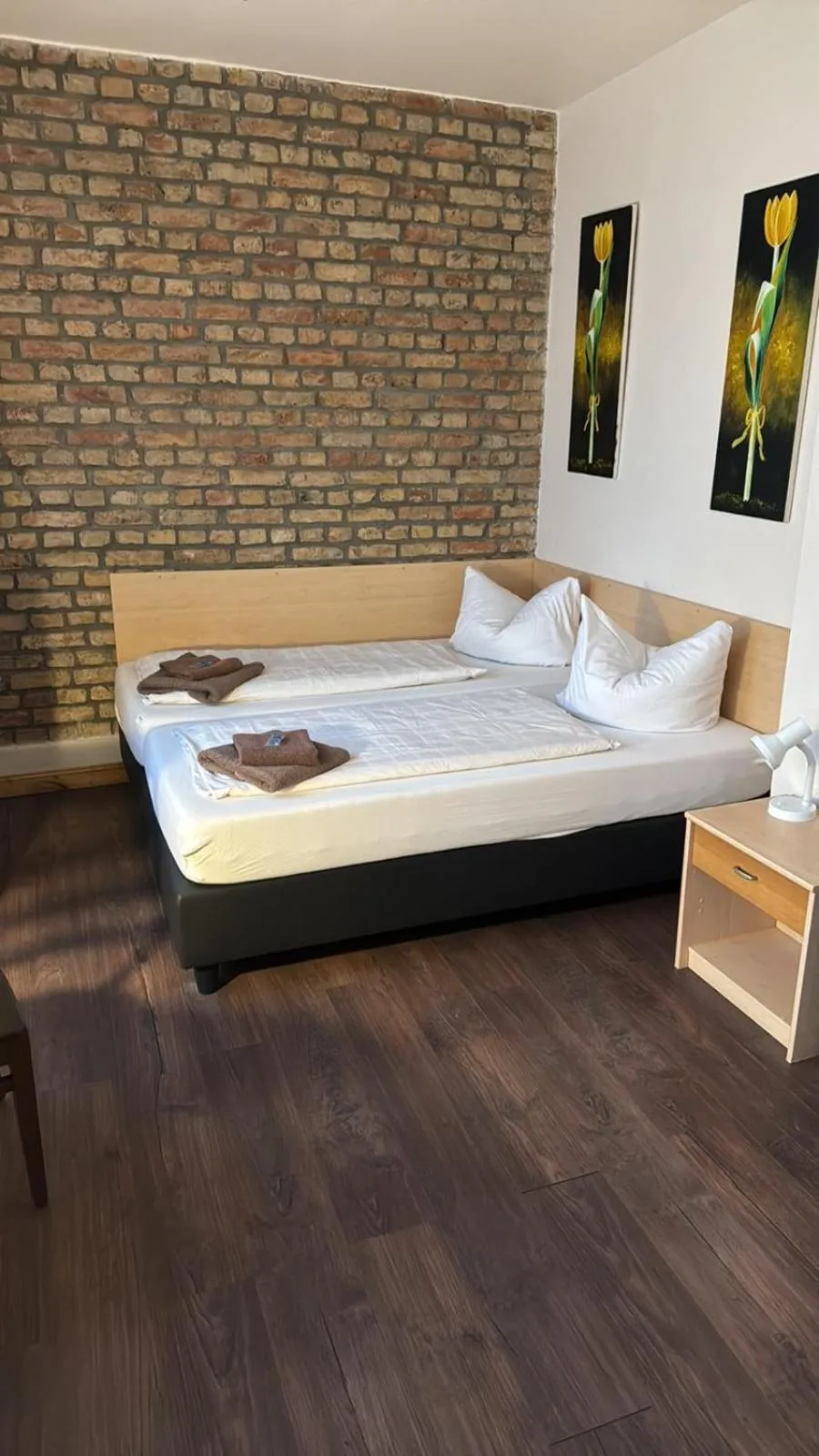 Bed in Pensionszimmer Unicat