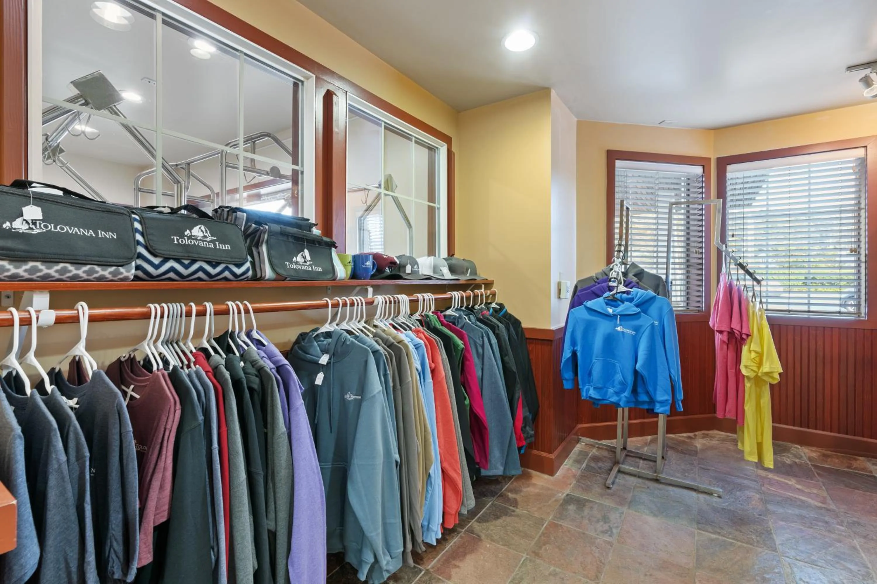 On-site shops in Tolovana Inn