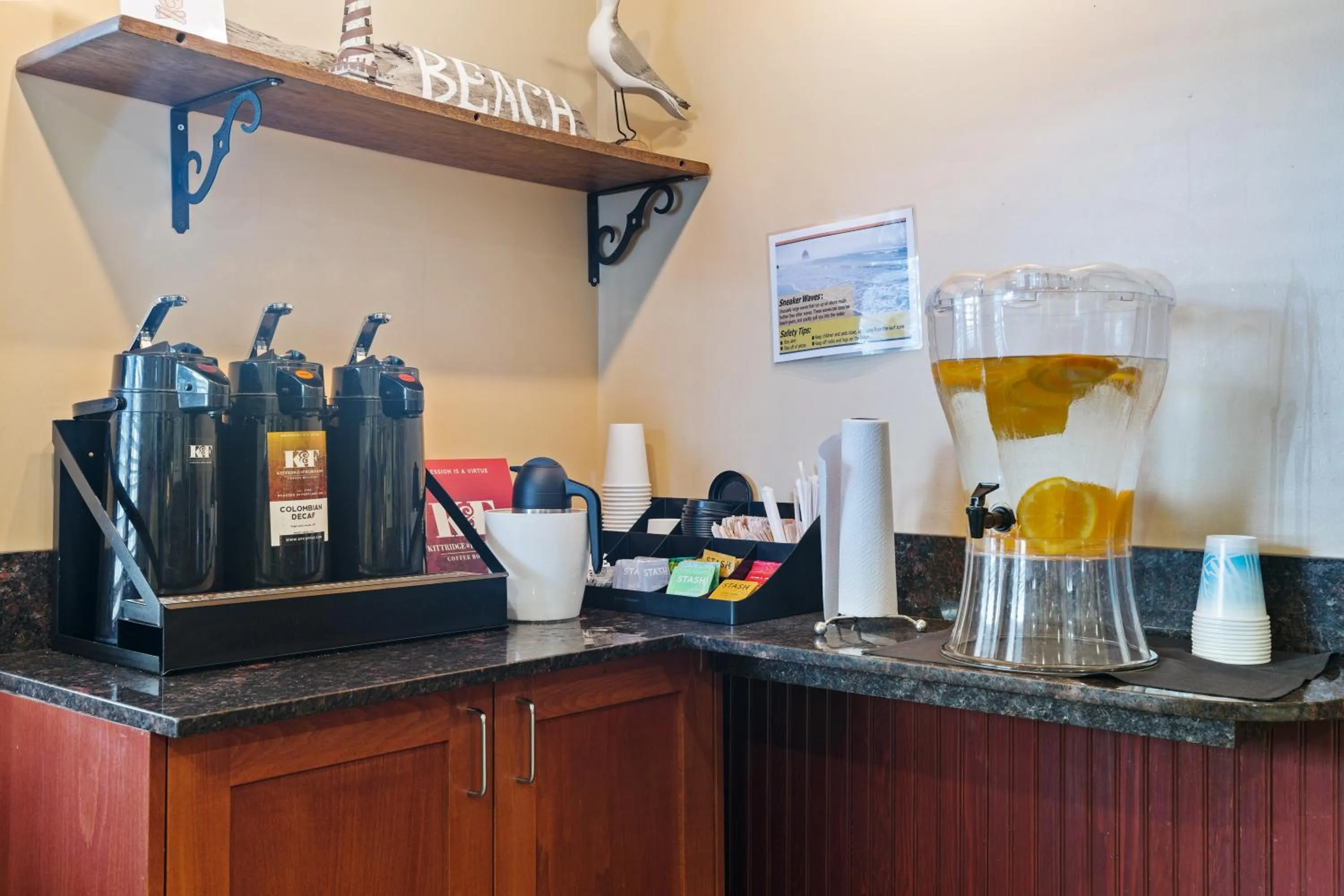 Coffee/tea facilities in Tolovana Inn