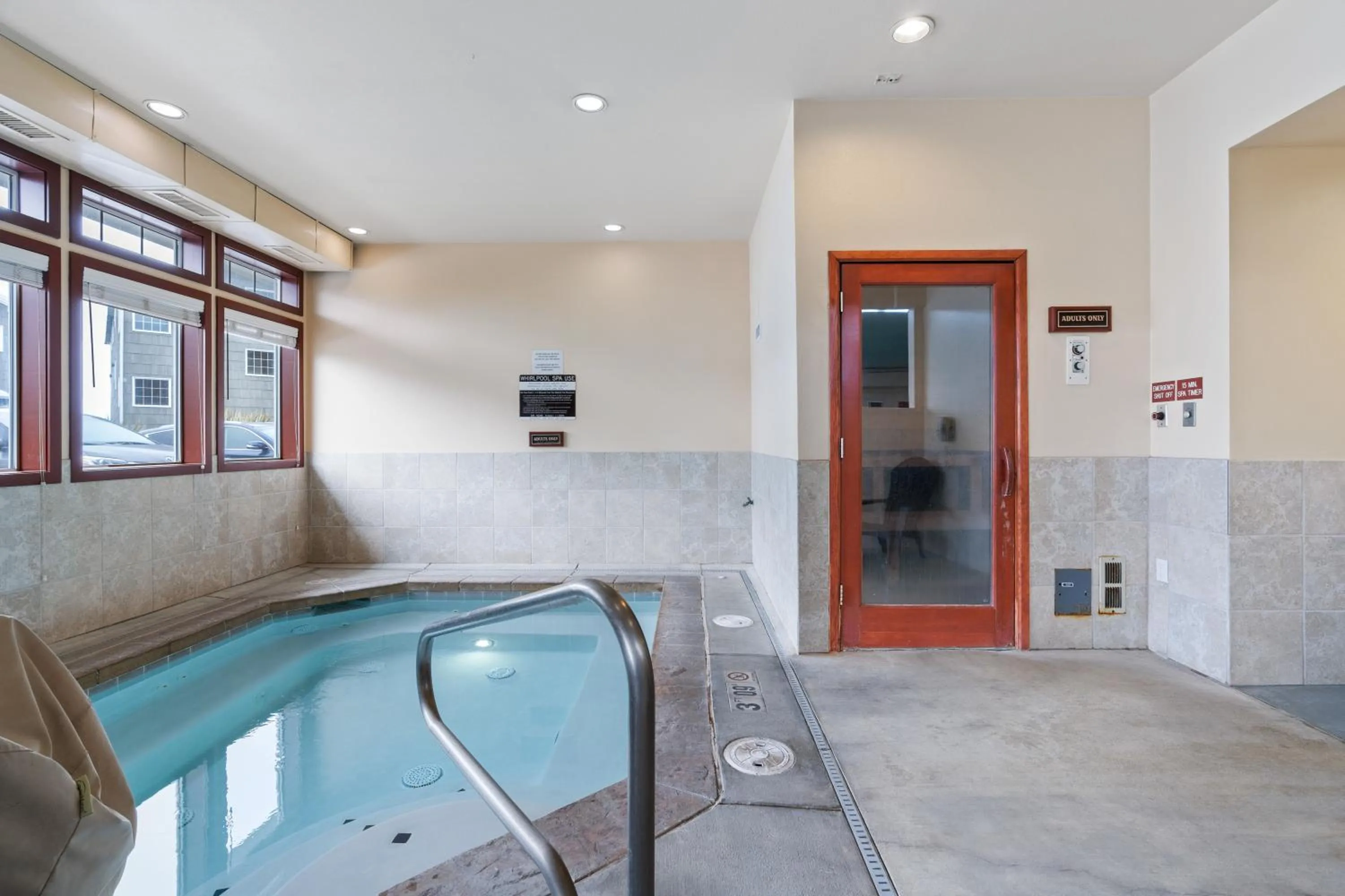 Hot Tub in Tolovana Inn