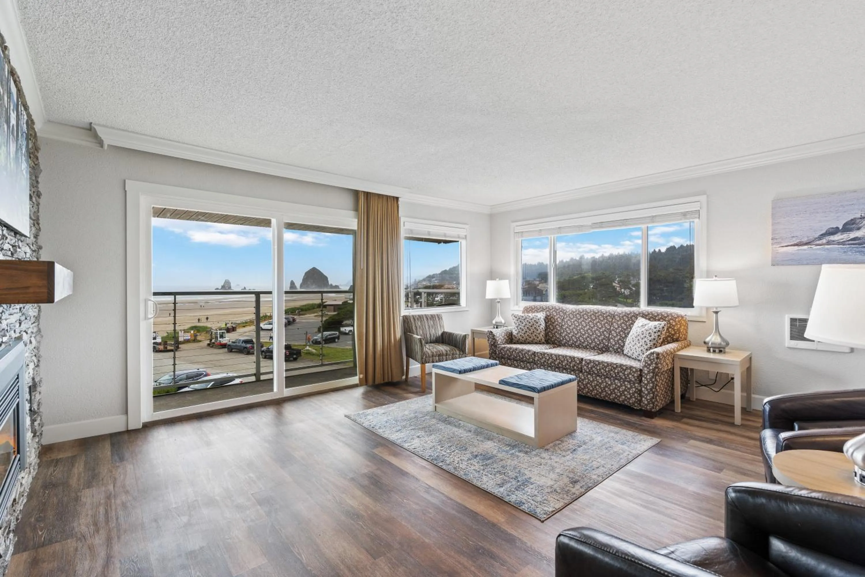 Living room in Tolovana Inn
