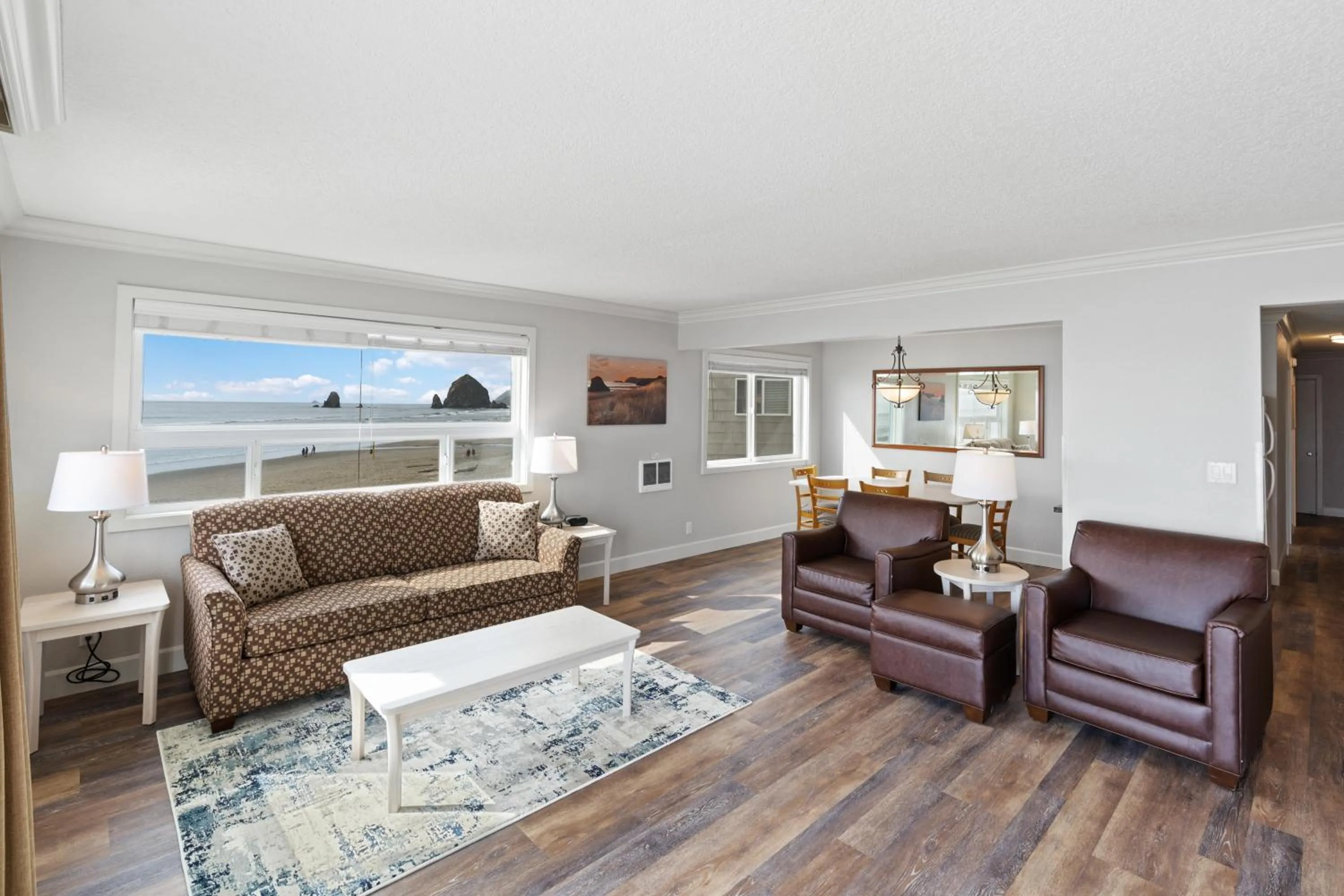 Living room in Tolovana Inn