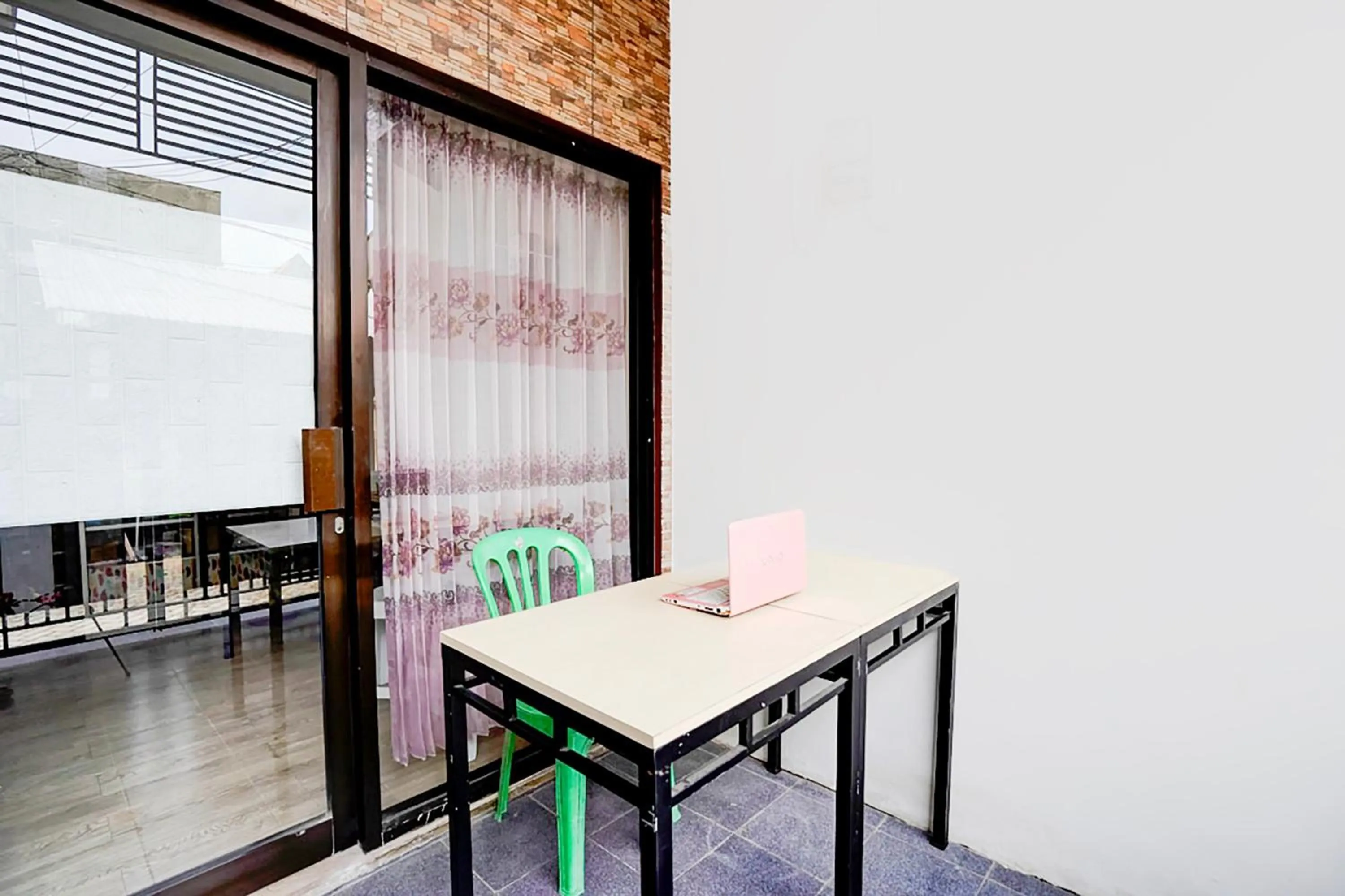 Lobby or reception in Hotel O MUMU HOMESTAYNearCarnival Park Surabaya