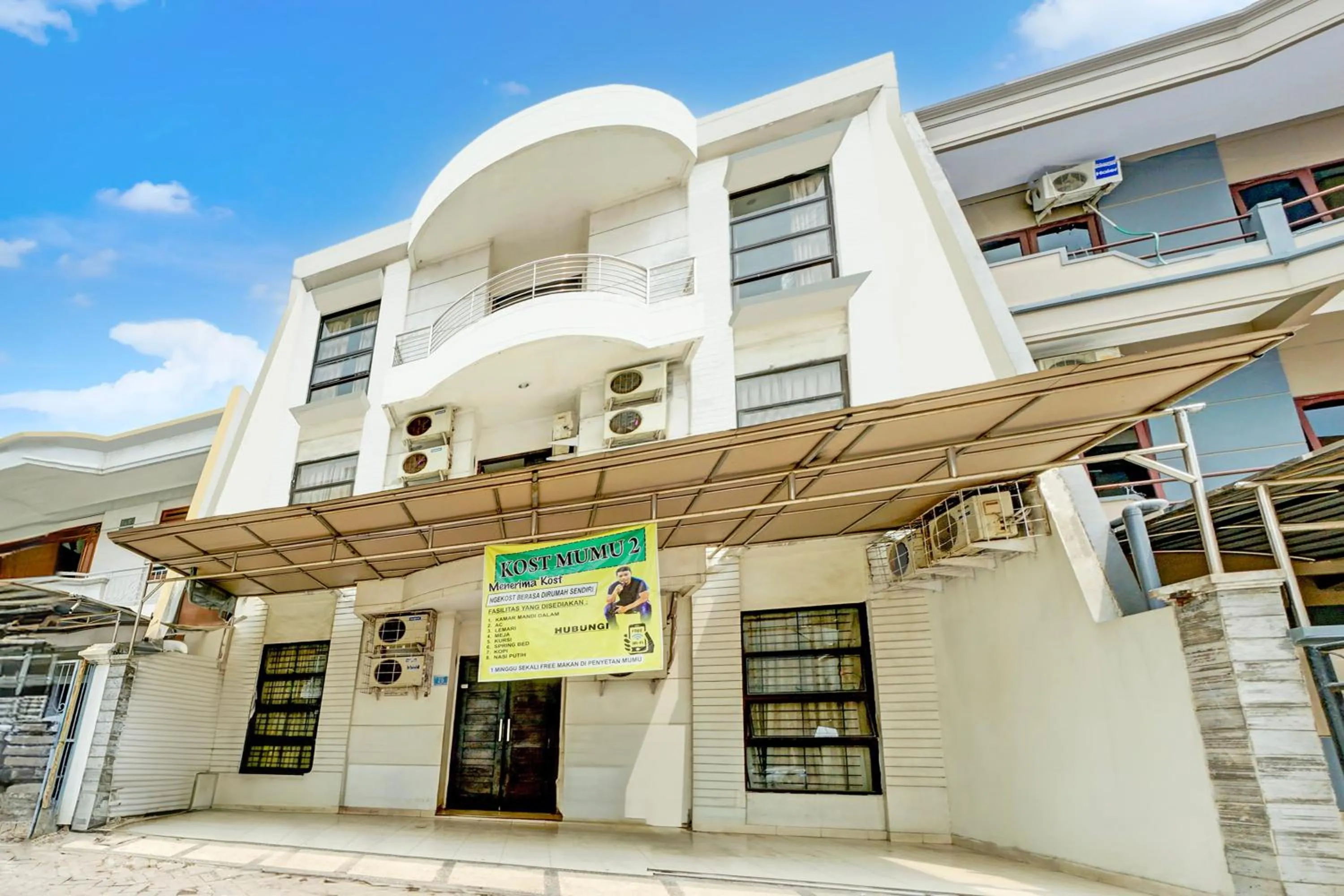 Facade/entrance in Hotel O MUMU HOMESTAYNearCarnival Park Surabaya