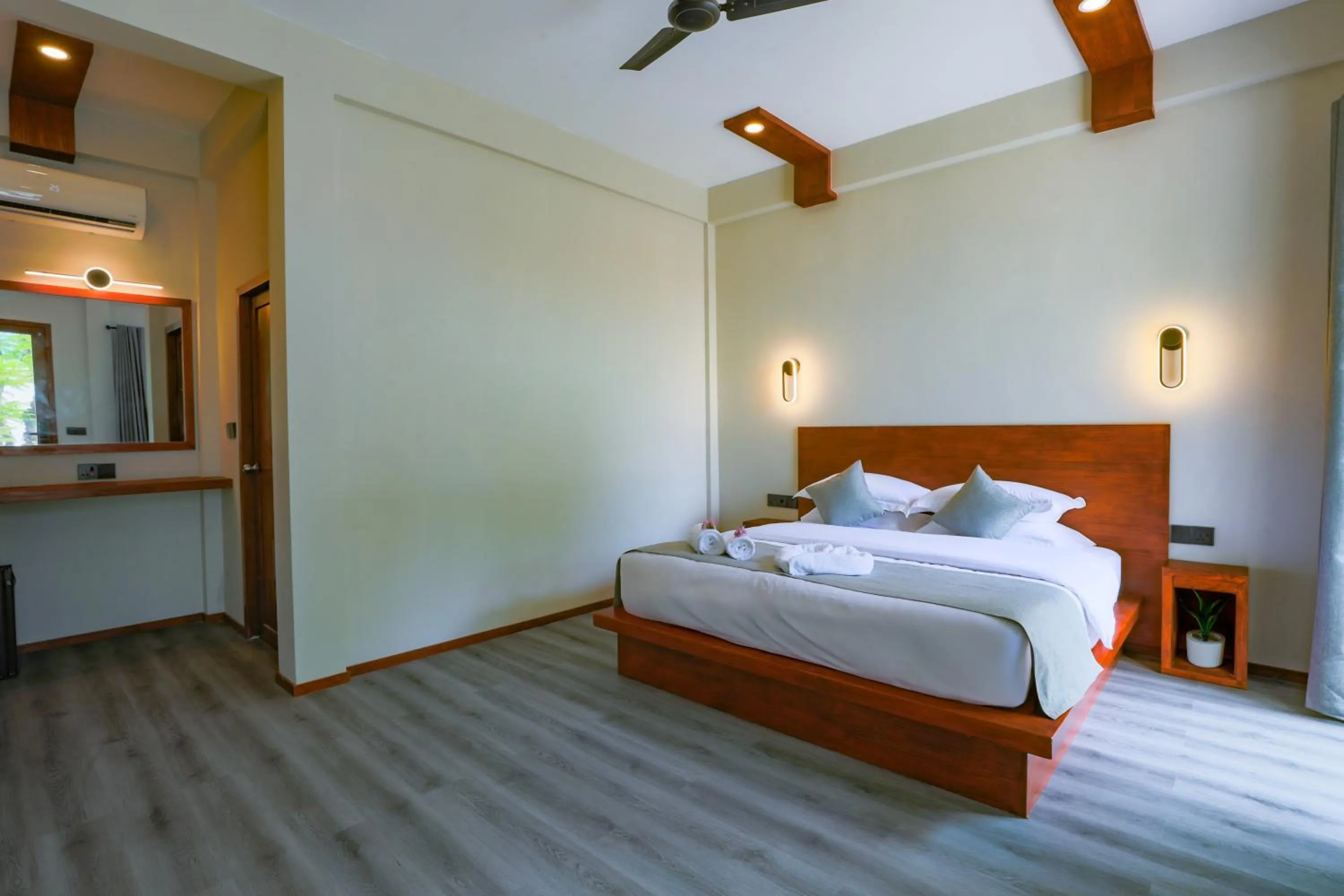 Bed in Sunny Breeze View