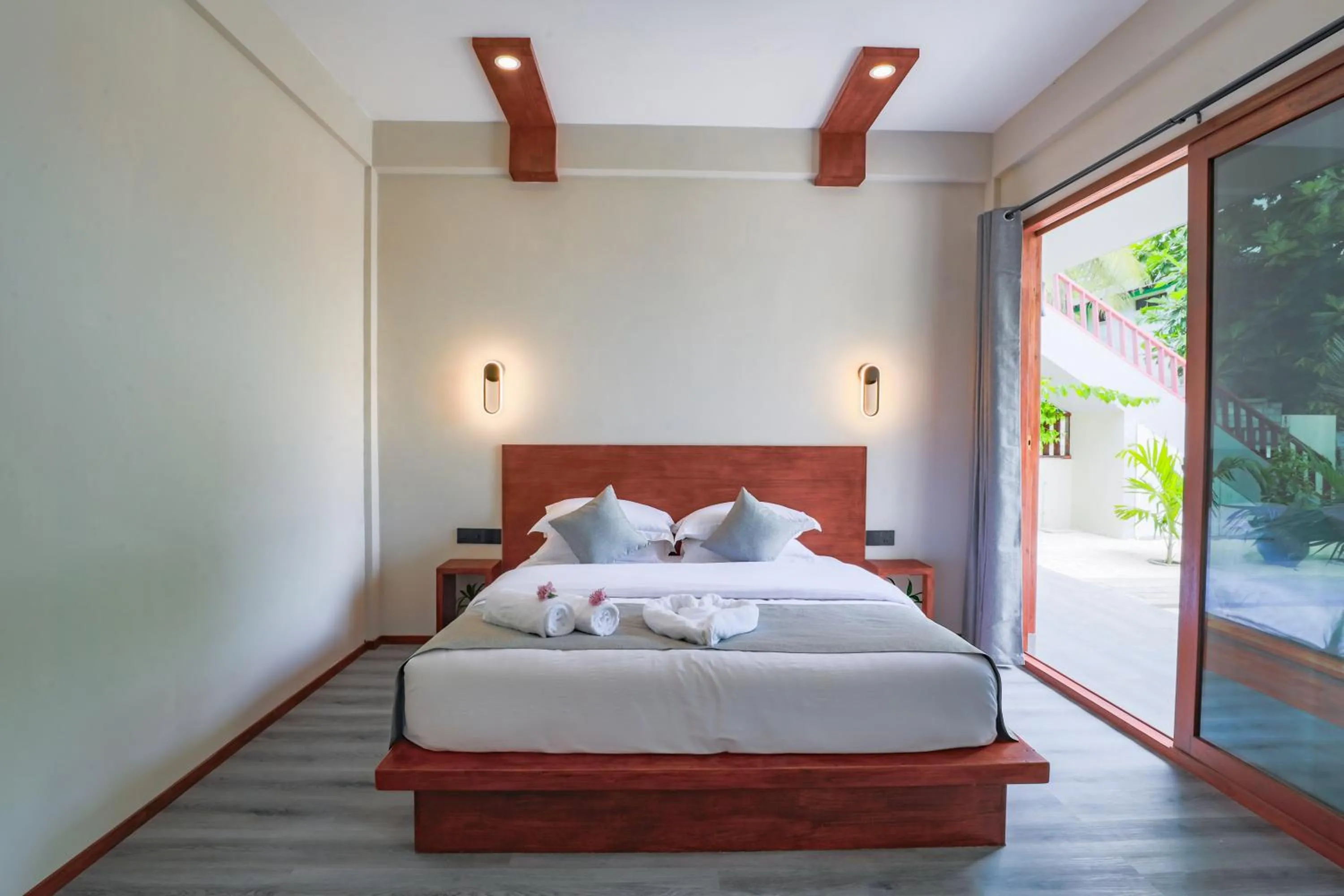 Bed in Sunny Breeze View