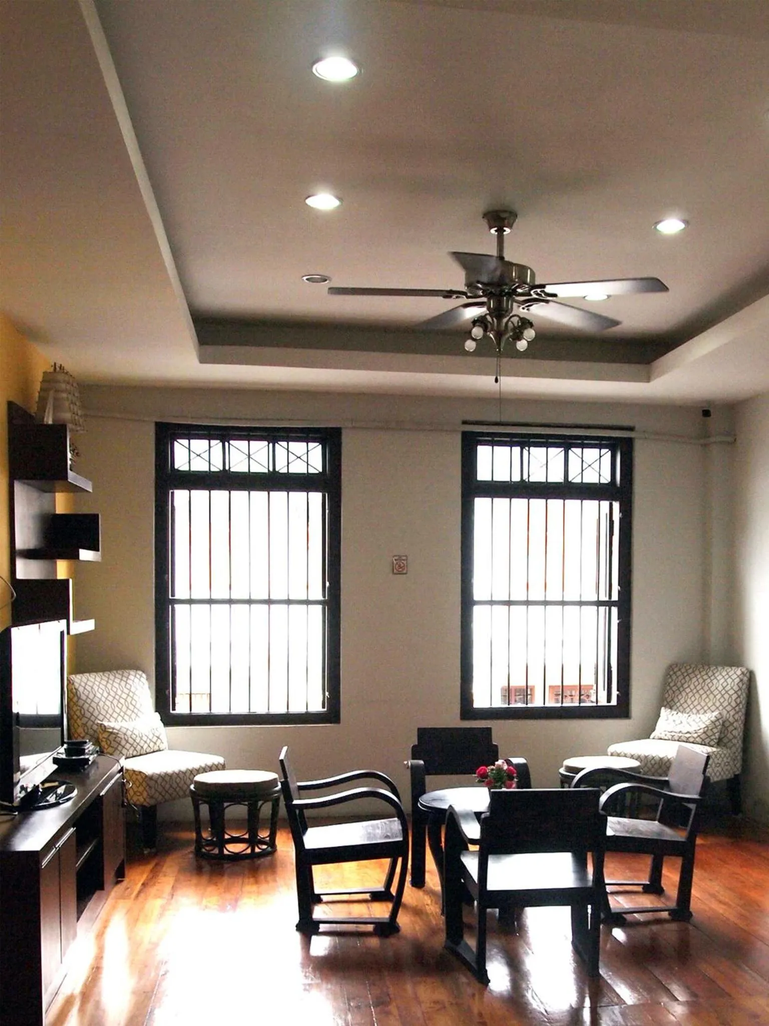 Communal lounge/ TV room in Phuket Sunny Hostel