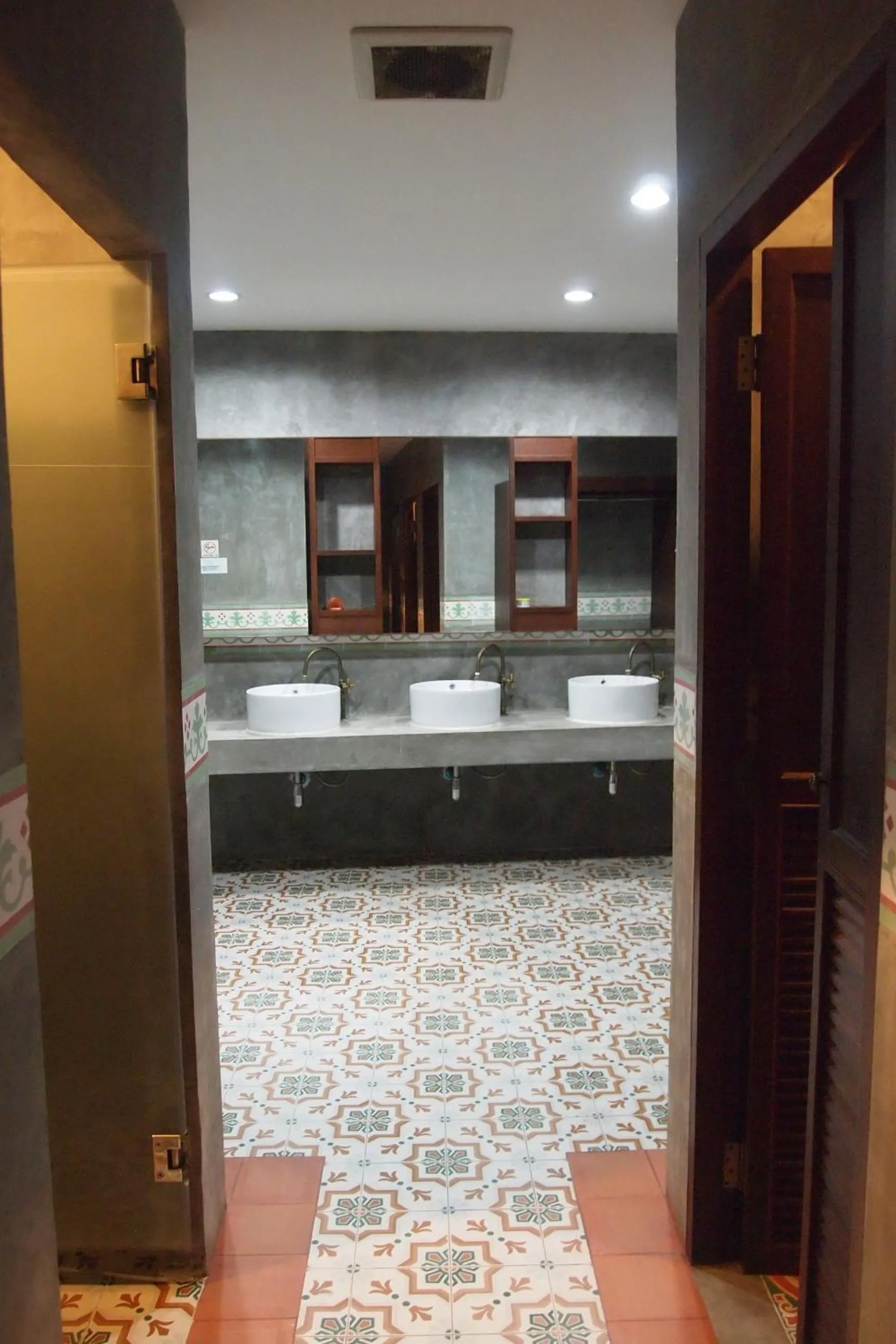 Shower in Phuket Sunny Hostel