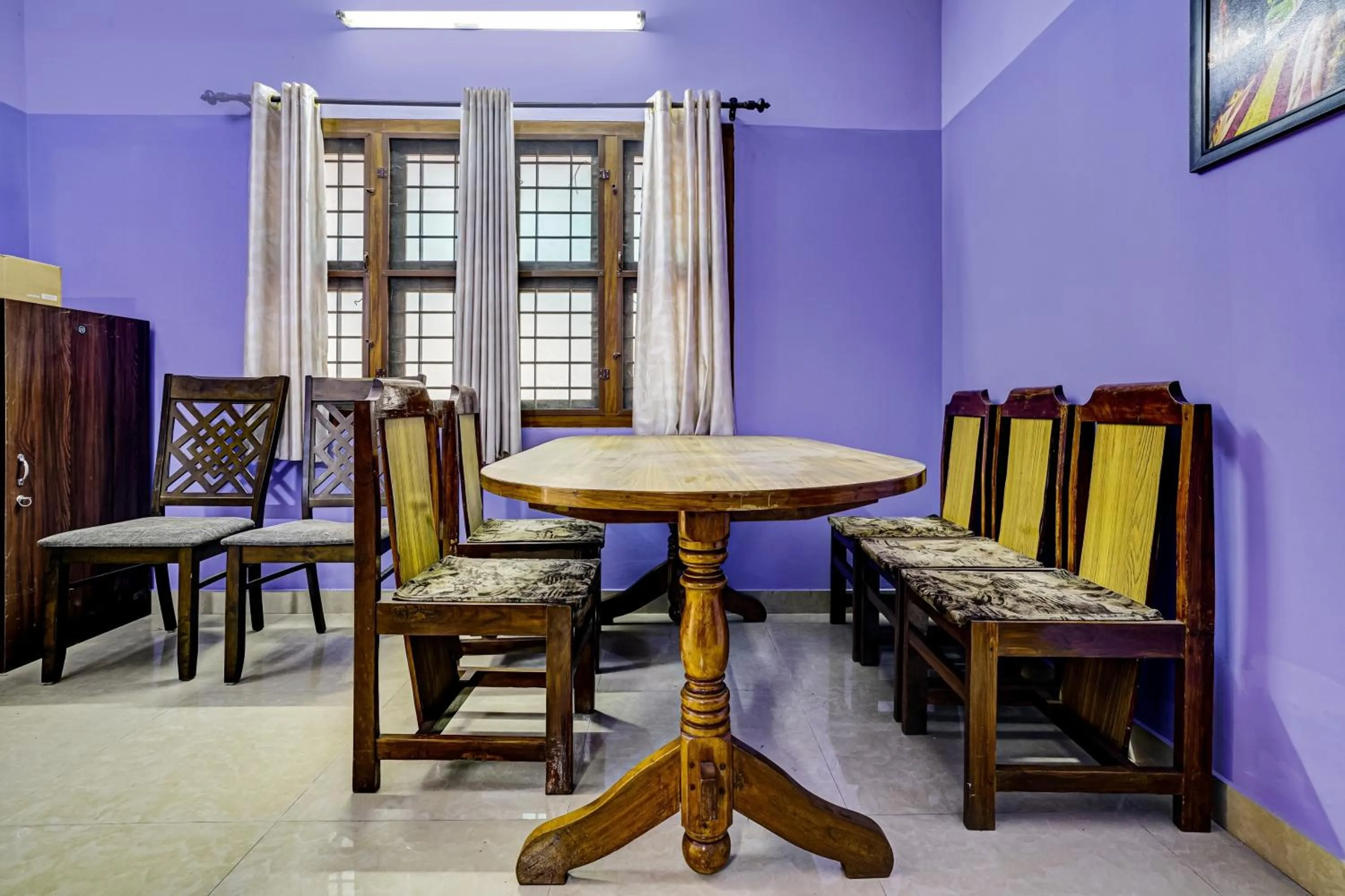 Restaurant/places to eat in Hotel O Paradise villa