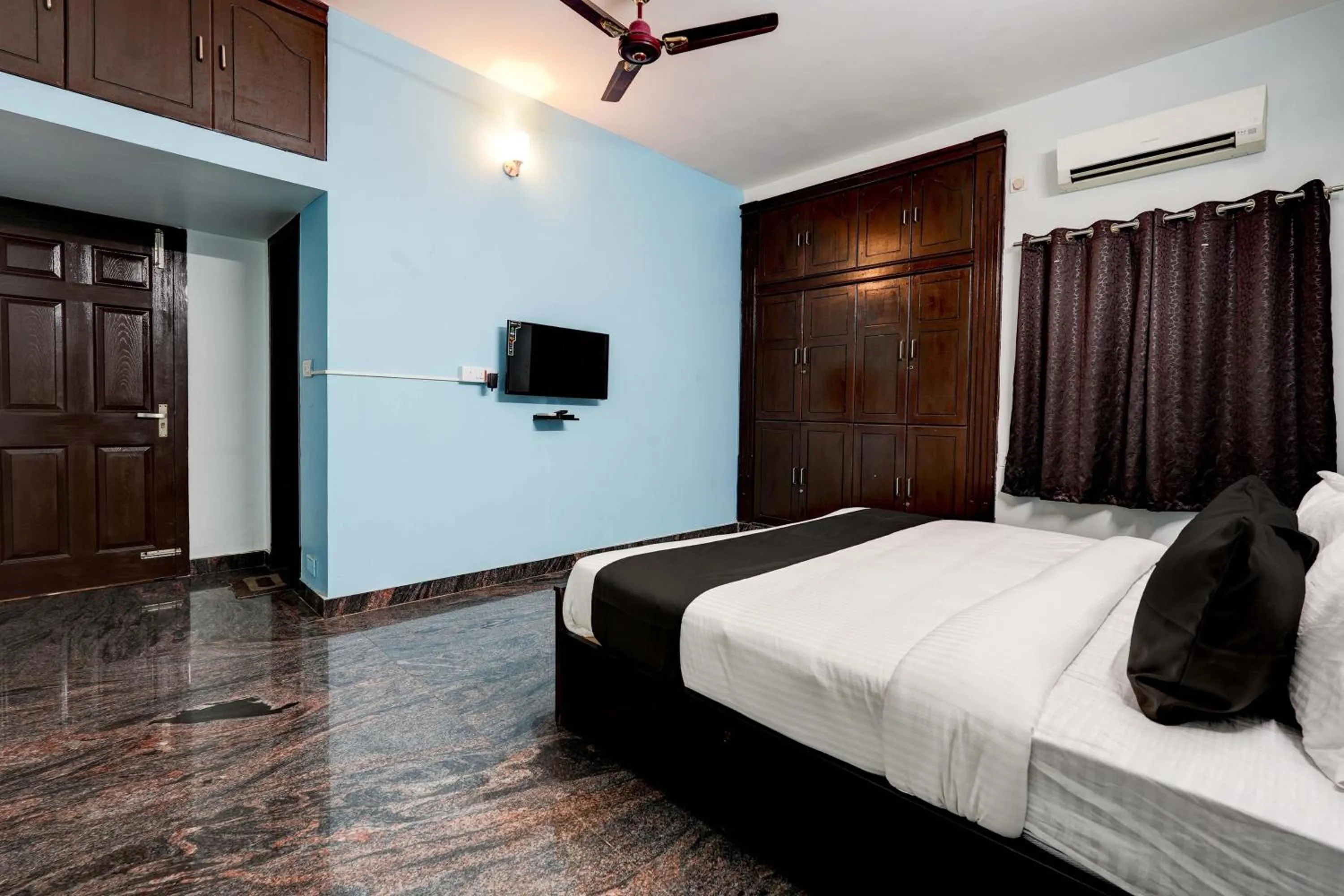 Bedroom, Bed in Super Hotel O VSV Guest House