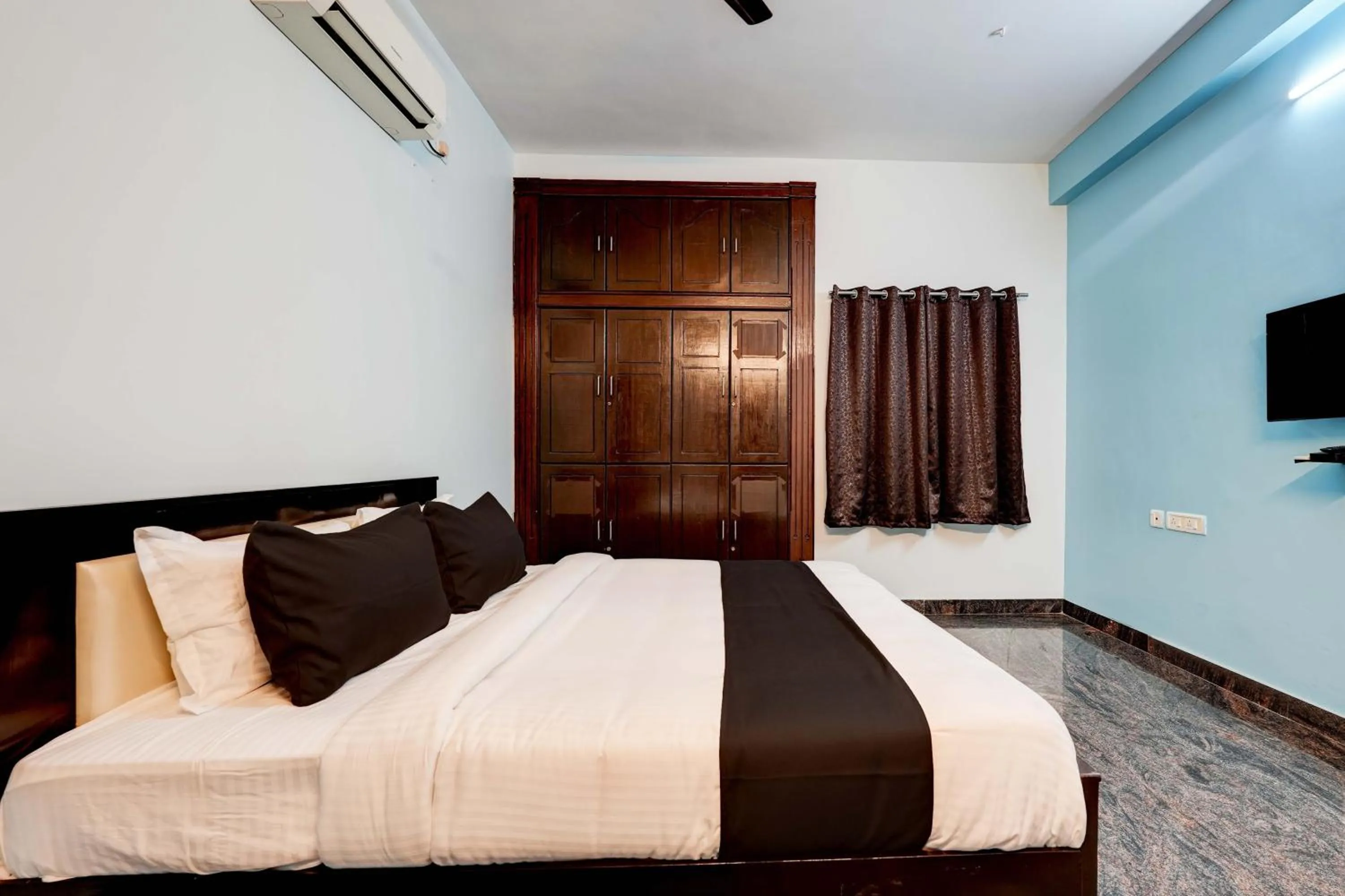 Bedroom, Bed in Super Hotel O VSV Guest House