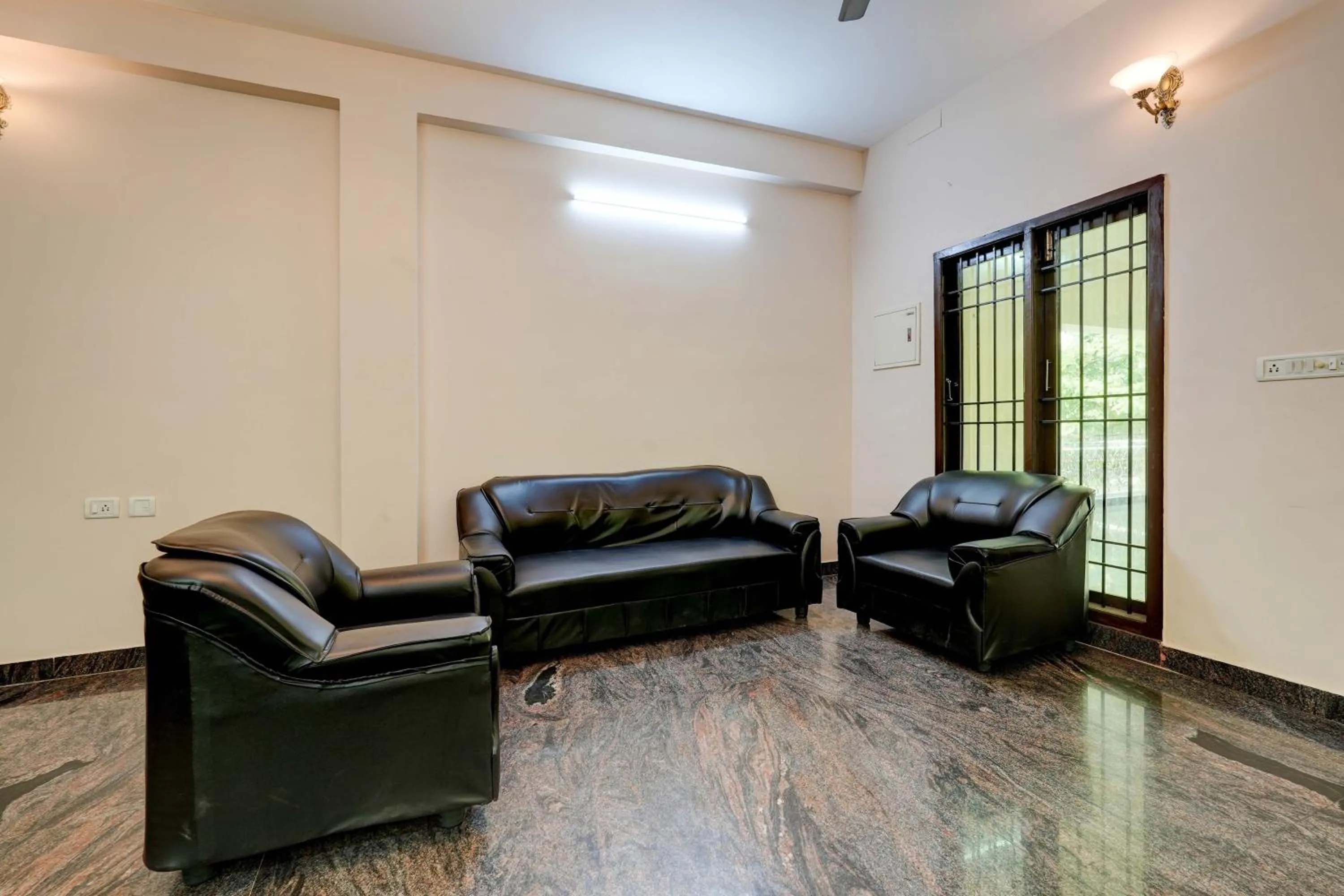 Lobby or reception in Super Hotel O VSV Guest House