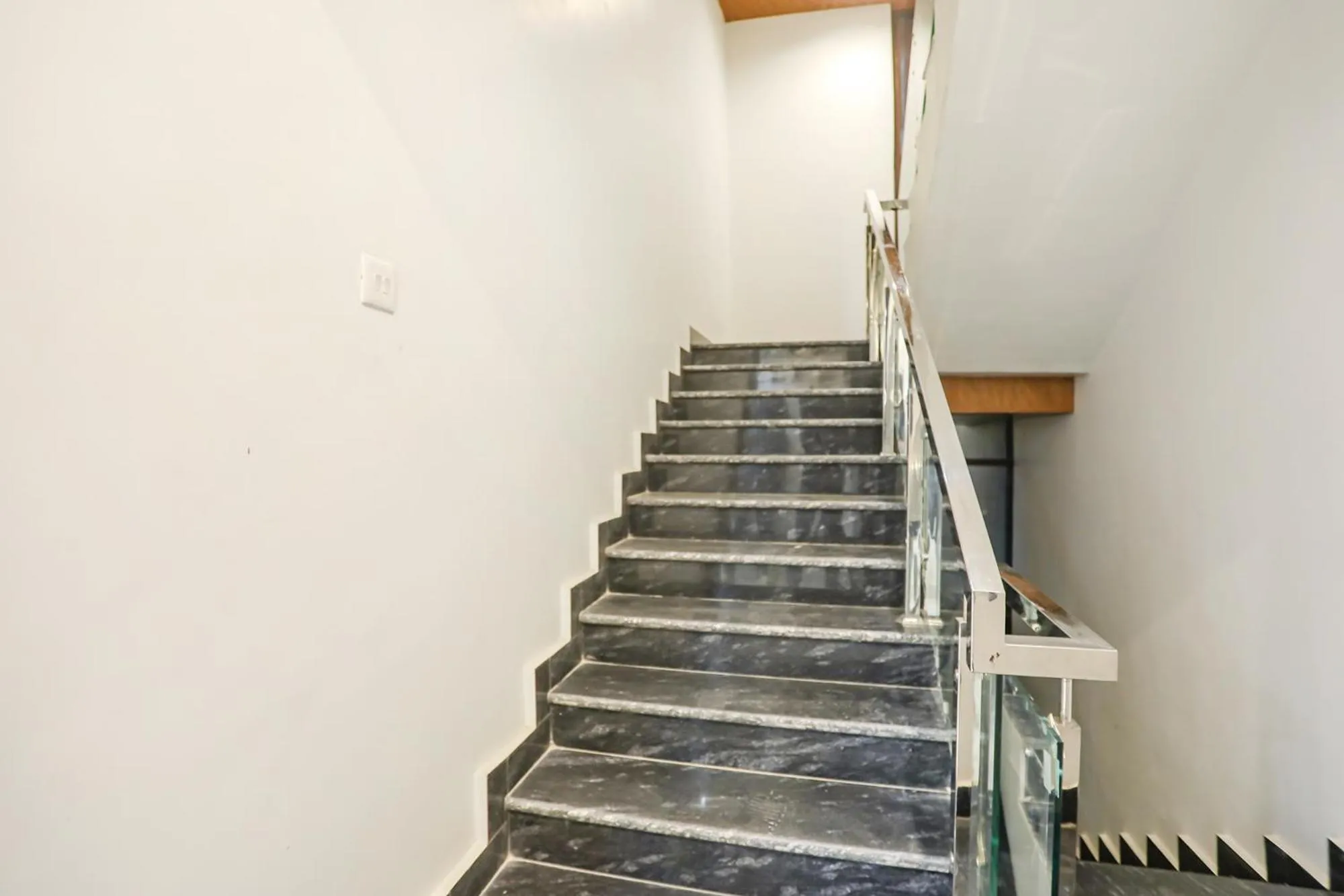 Lobby or reception in Fabhotel JP Villa - Nr Stadium