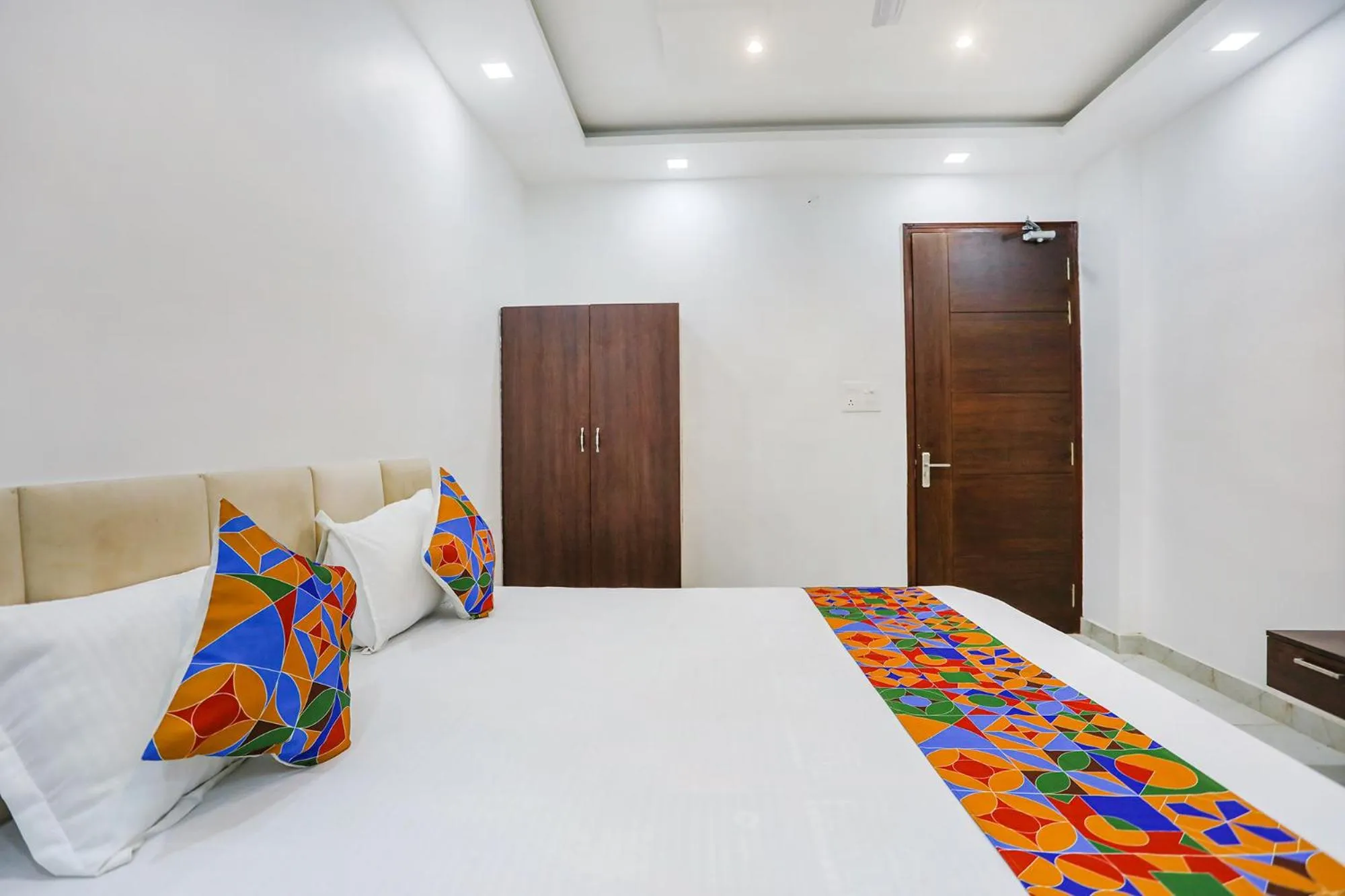 Bed in Fabhotel JP Villa - Nr Stadium