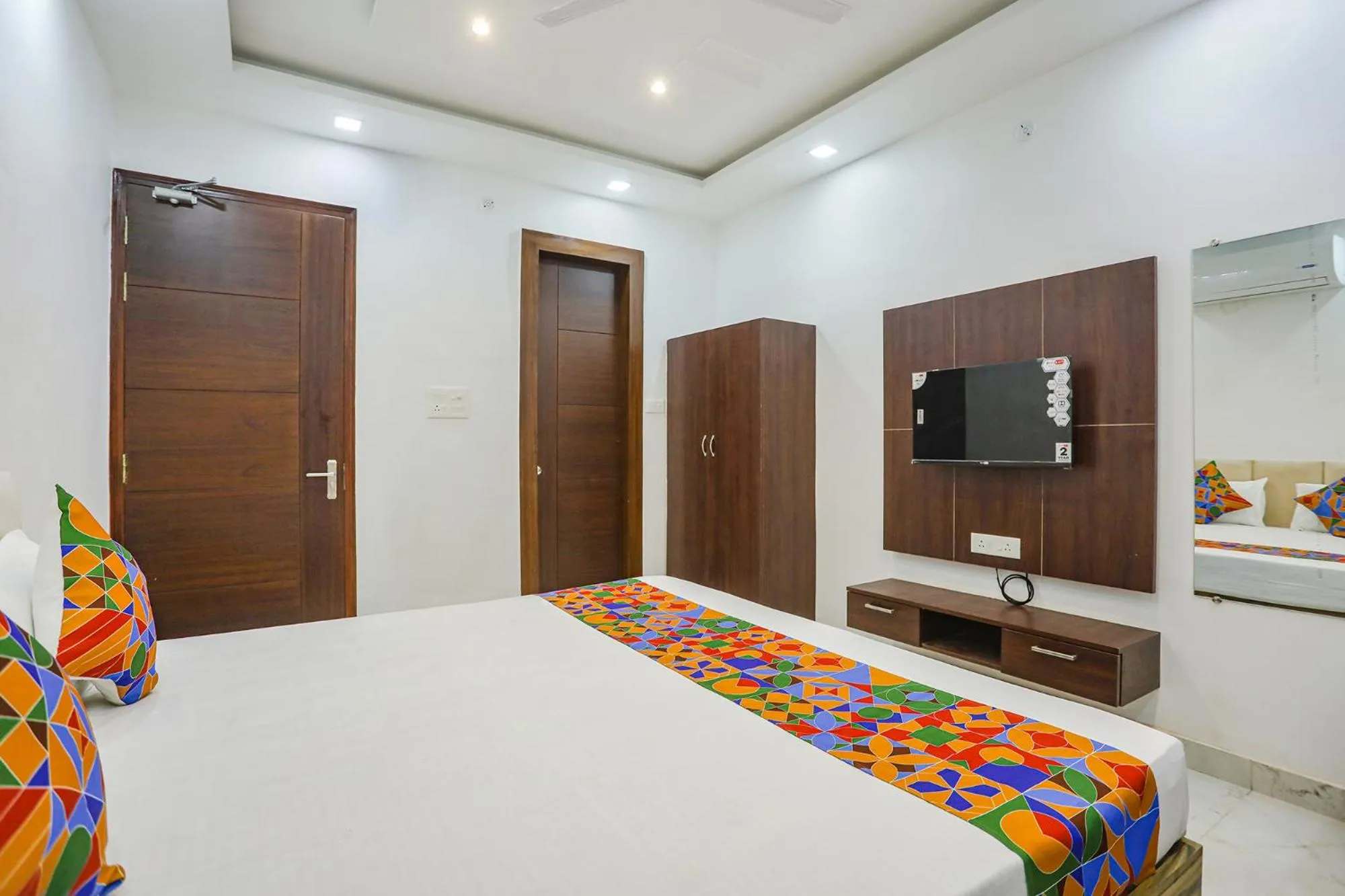 Bed in Fabhotel JP Villa - Nr Stadium