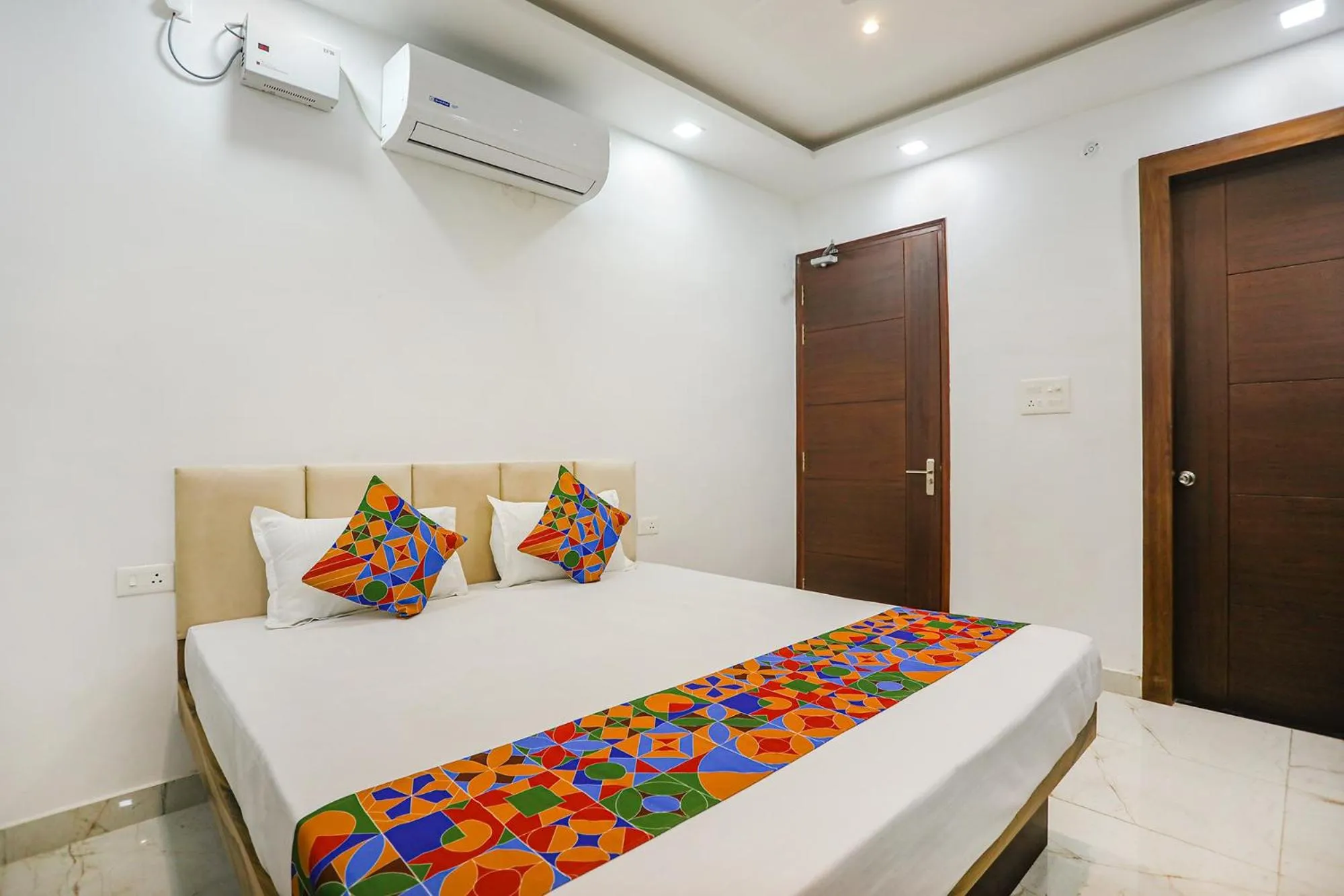 Bed in Fabhotel JP Villa - Nr Stadium