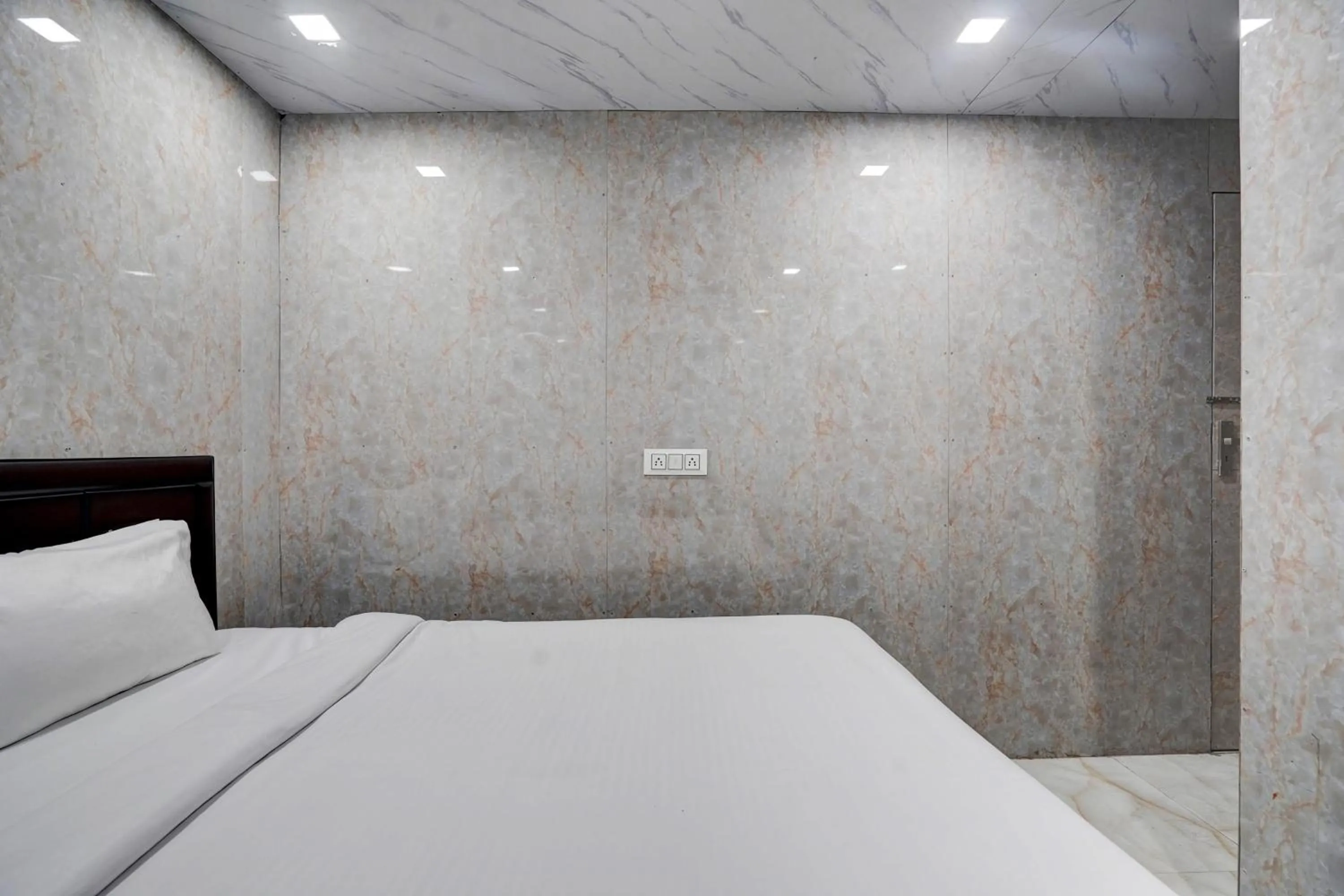 Bedroom, Bed in Hotel O POP A Happy Hours Plaza