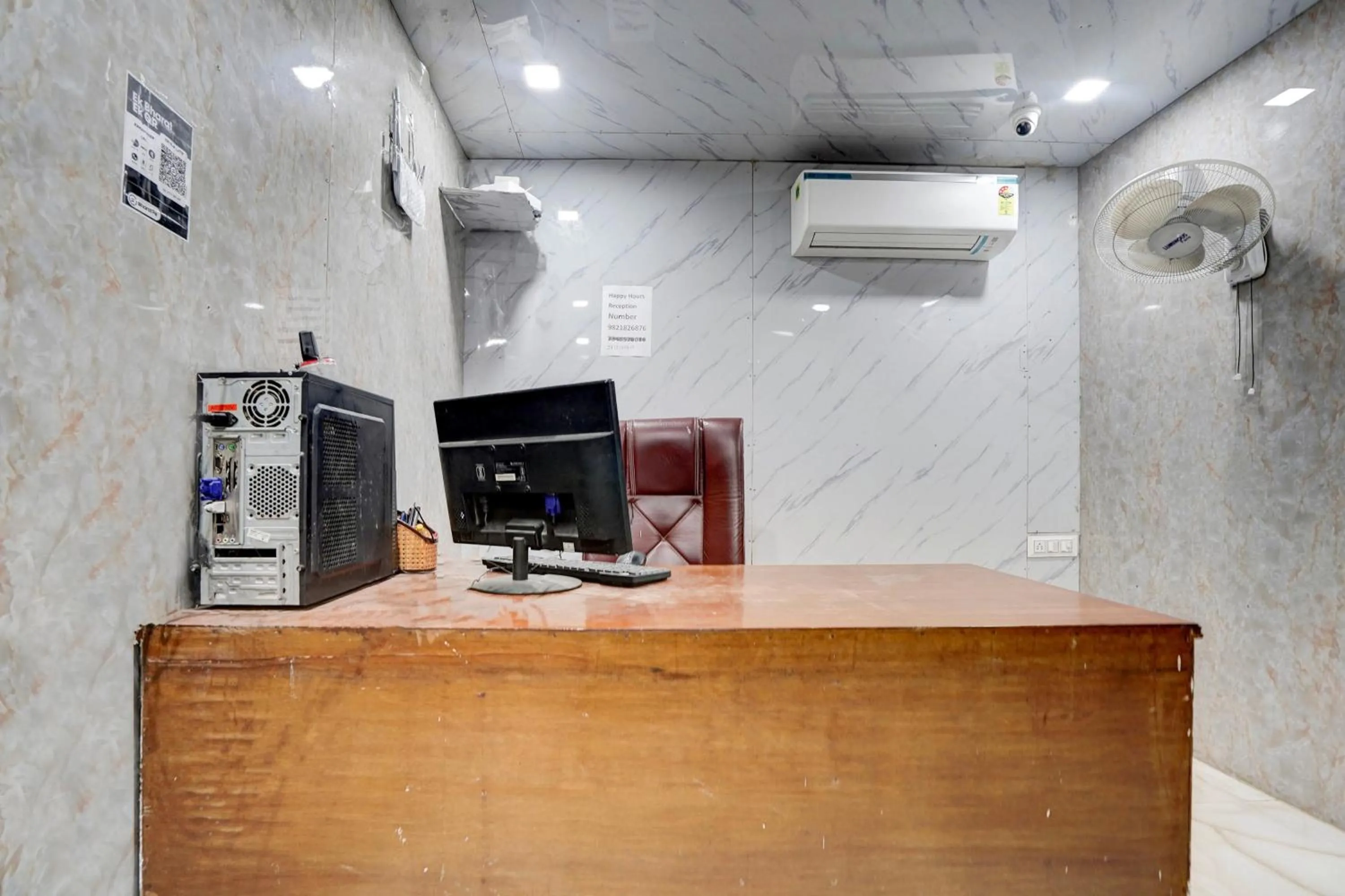 Lobby or reception in Hotel O POP A Happy Hours Plaza