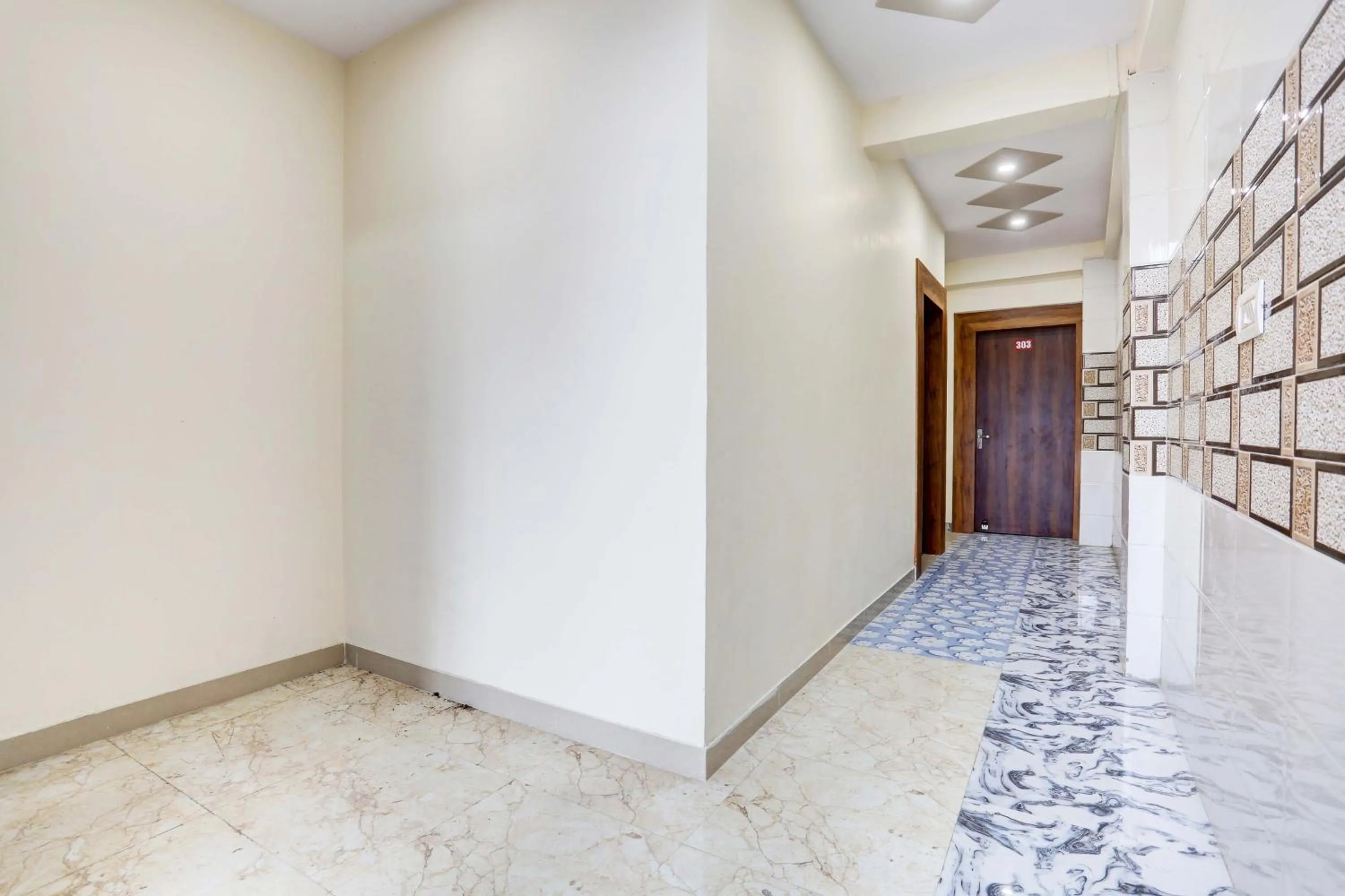 Lobby or reception in Hotel O M R Galaxy