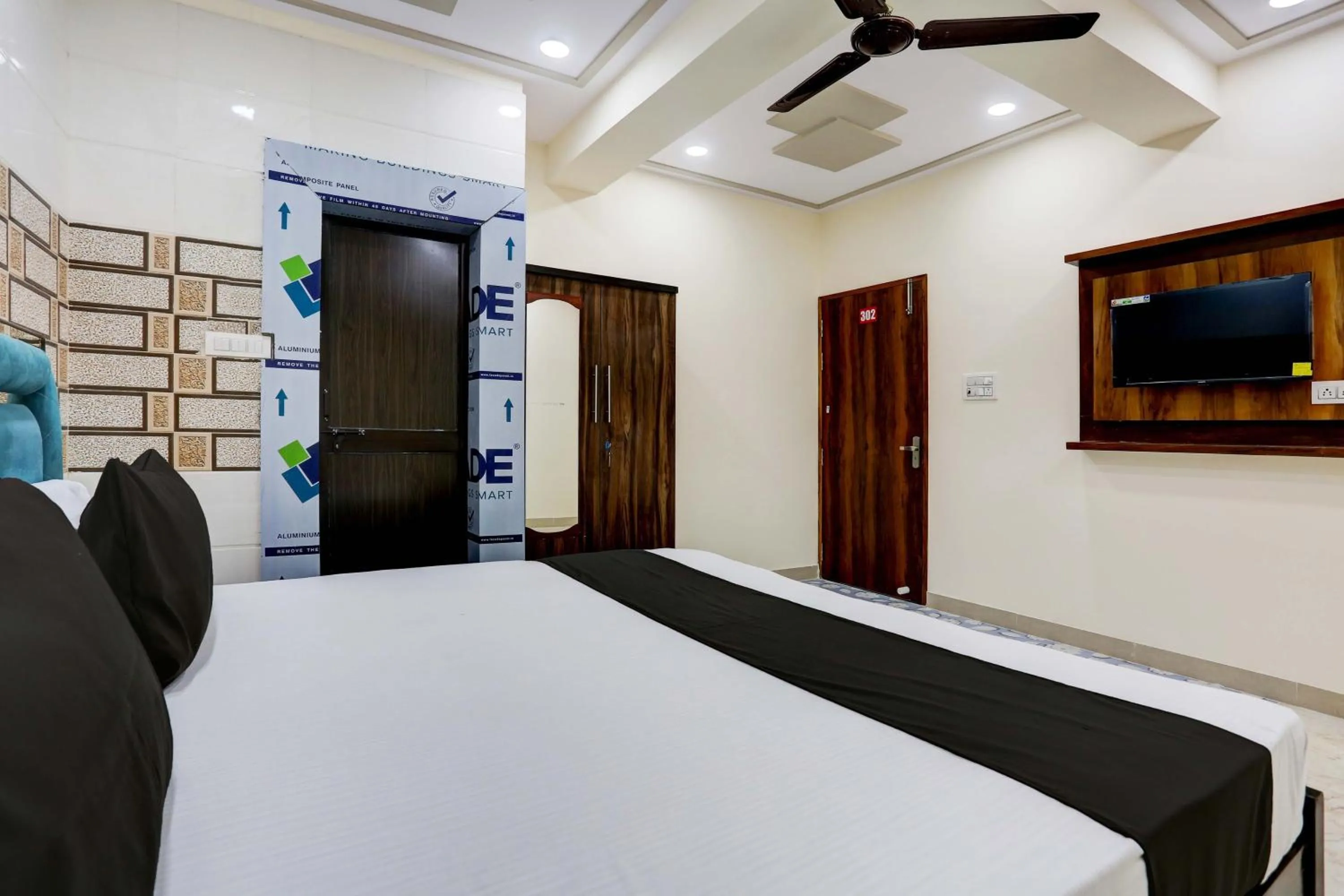 Bedroom, Bed in Hotel O M R Galaxy