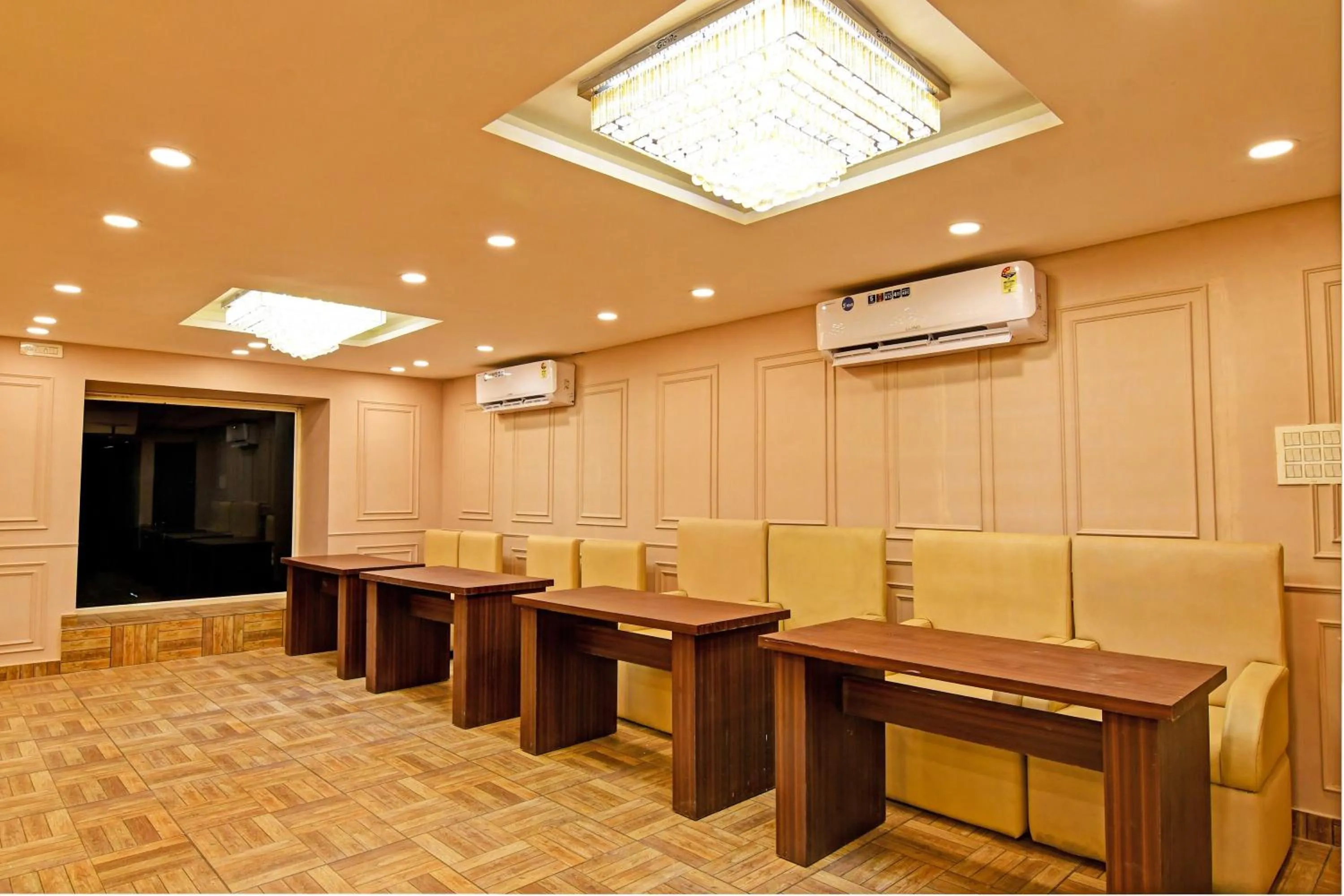 Restaurant/places to eat in Townhouse Refresh