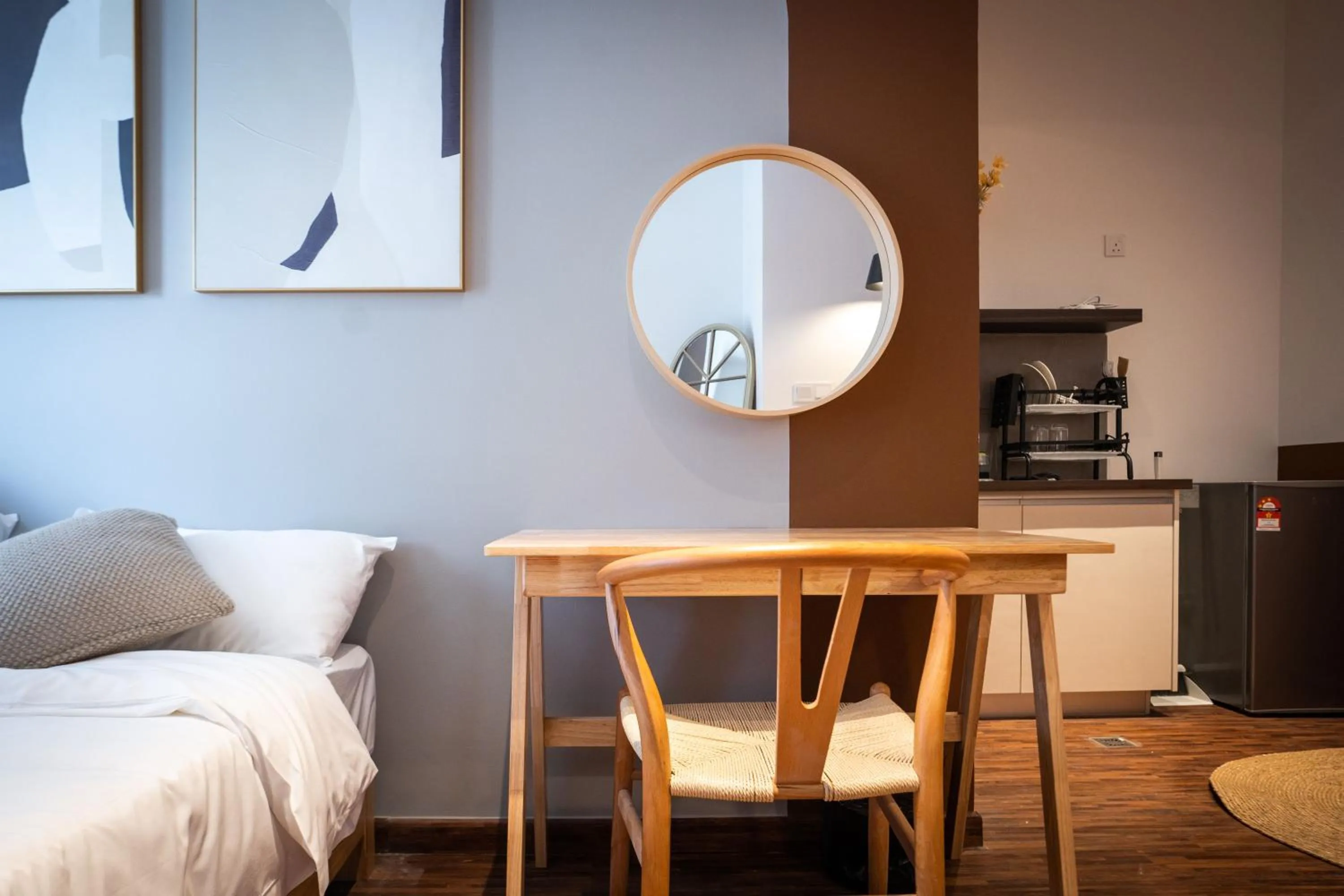 hair dresser, Bed in K Avenue by Pinstay