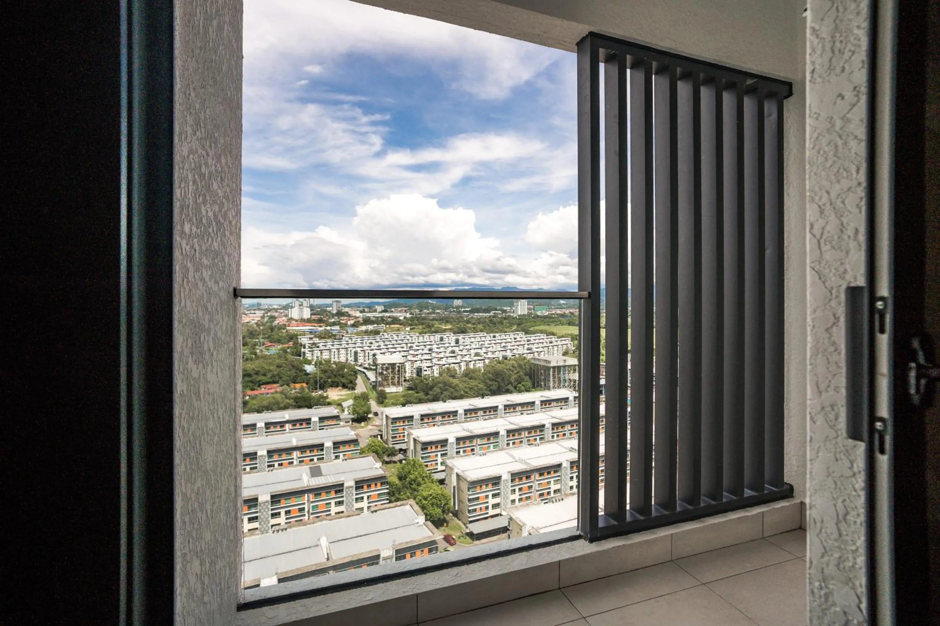 Toilet in K Avenue by Pinstay