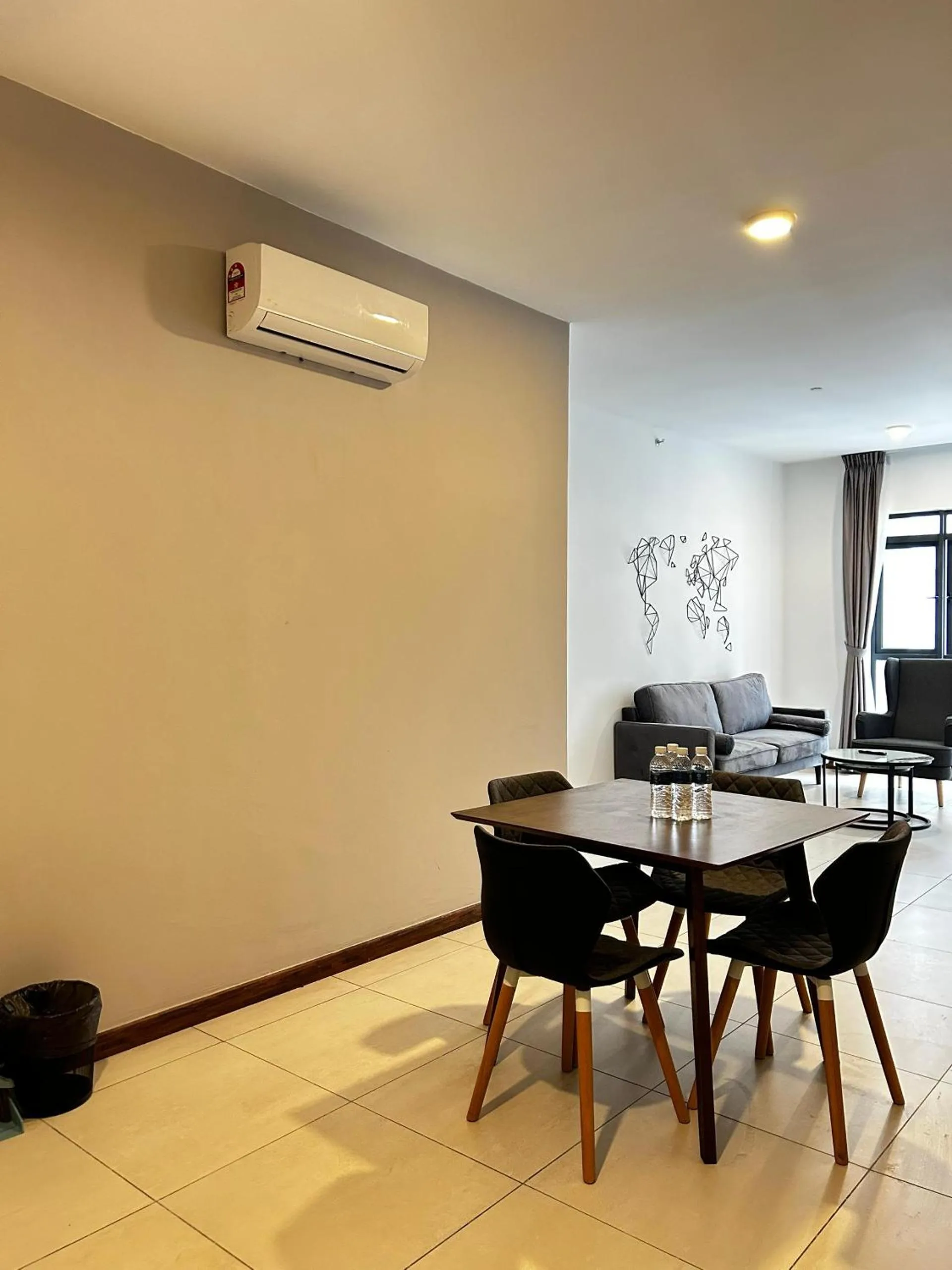 Living room in K Avenue by Pinstay