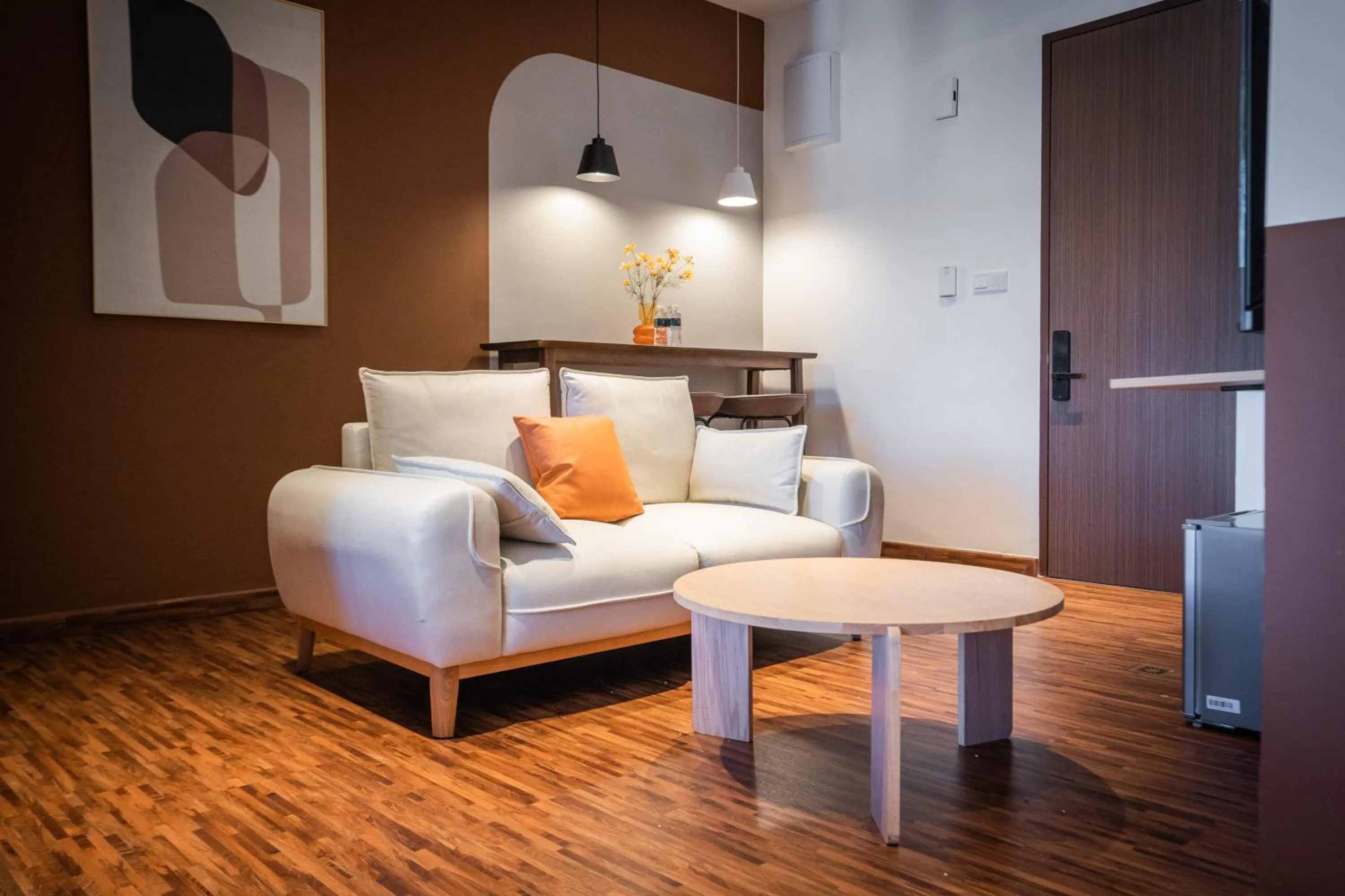 Living room in K Avenue by Pinstay