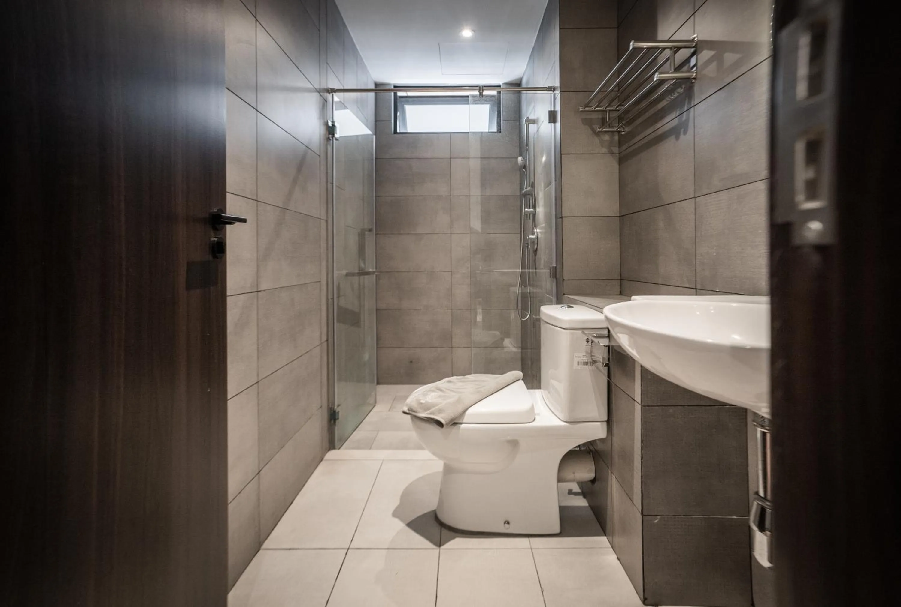 Shower in K Avenue by Pinstay