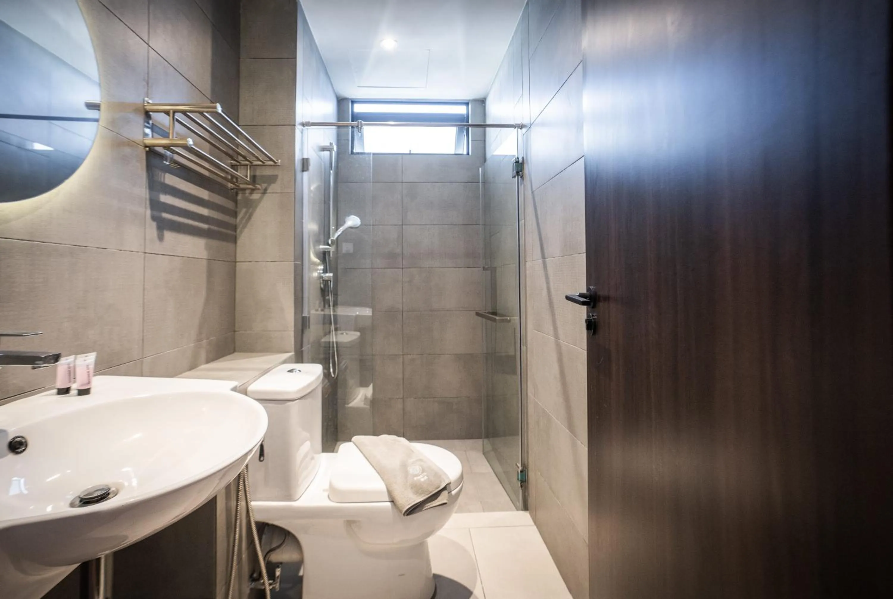 Bathroom in K Avenue by Pinstay