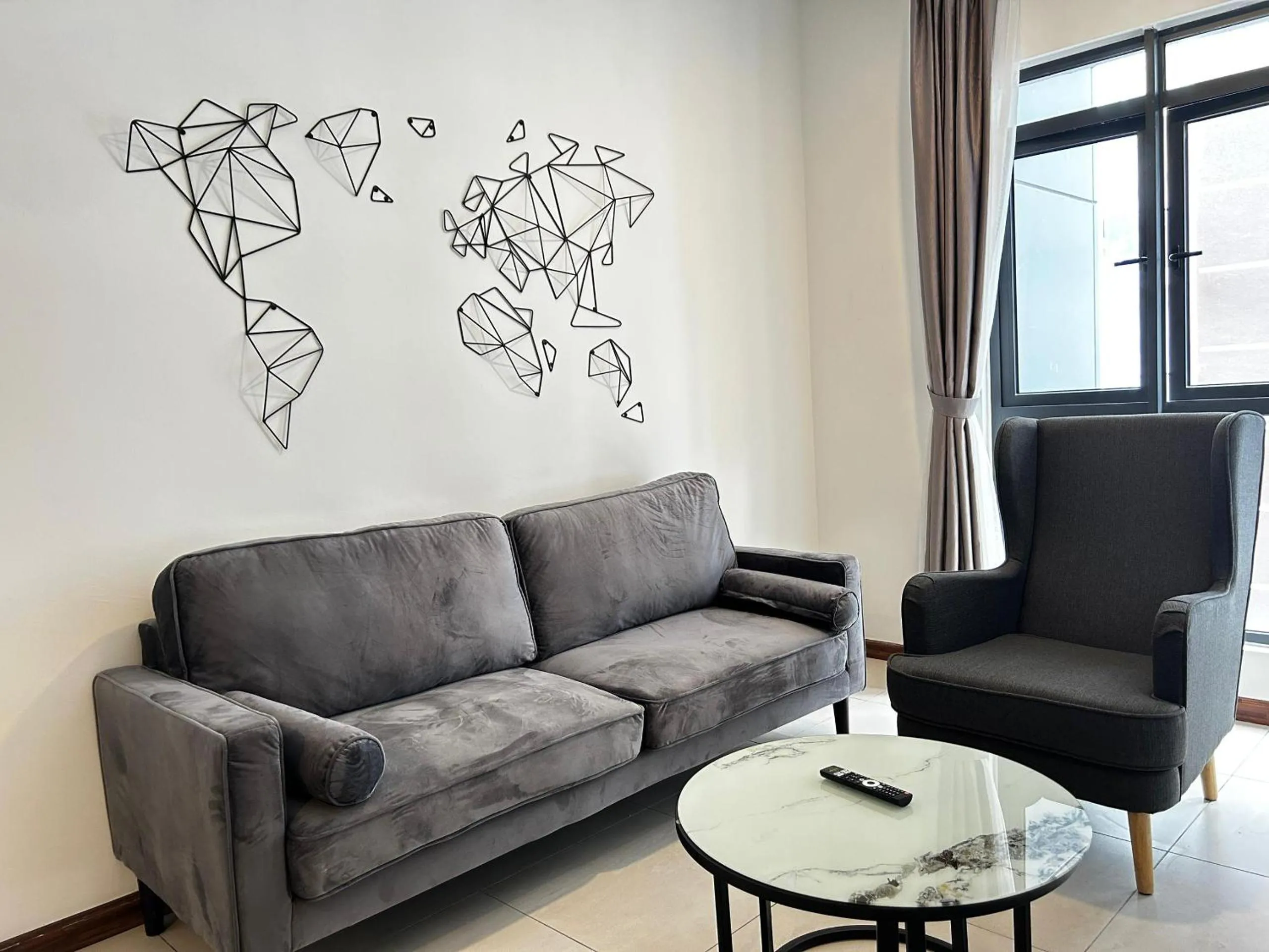 Living room in K Avenue by Pinstay