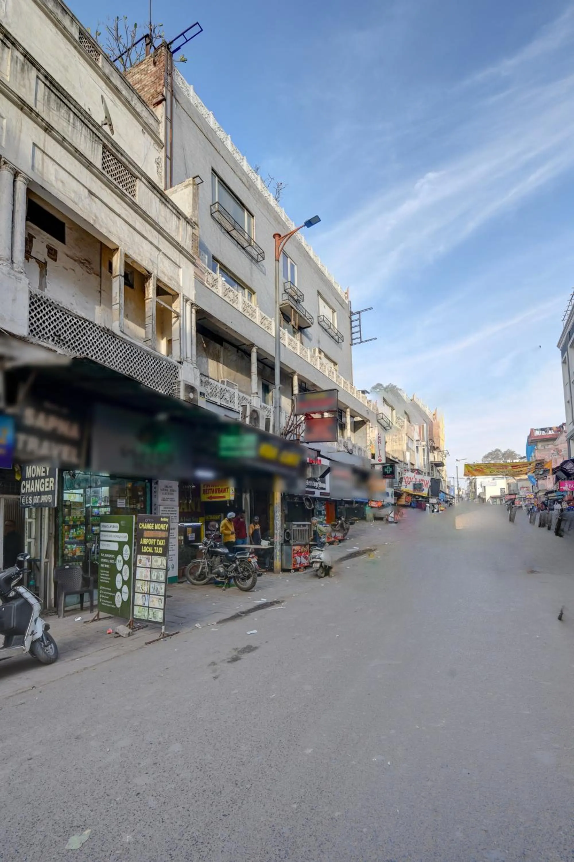 Property building in Hotel Heritage Home -3 Mins Walk from Metro And 5 Mins from Rail Station