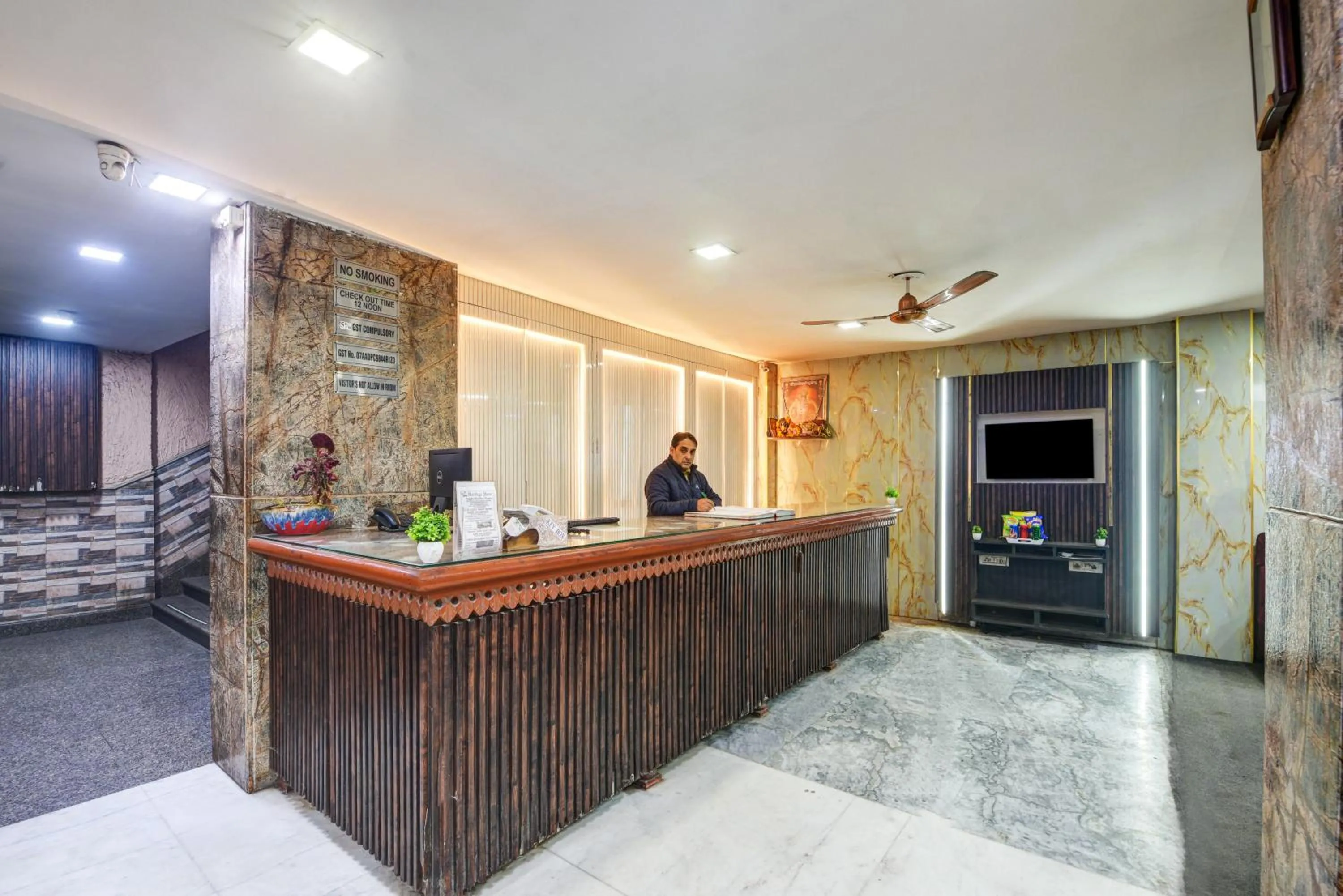 Property building in Hotel Heritage Home -3 Mins Walk from Metro And 5 Mins from Rail Station