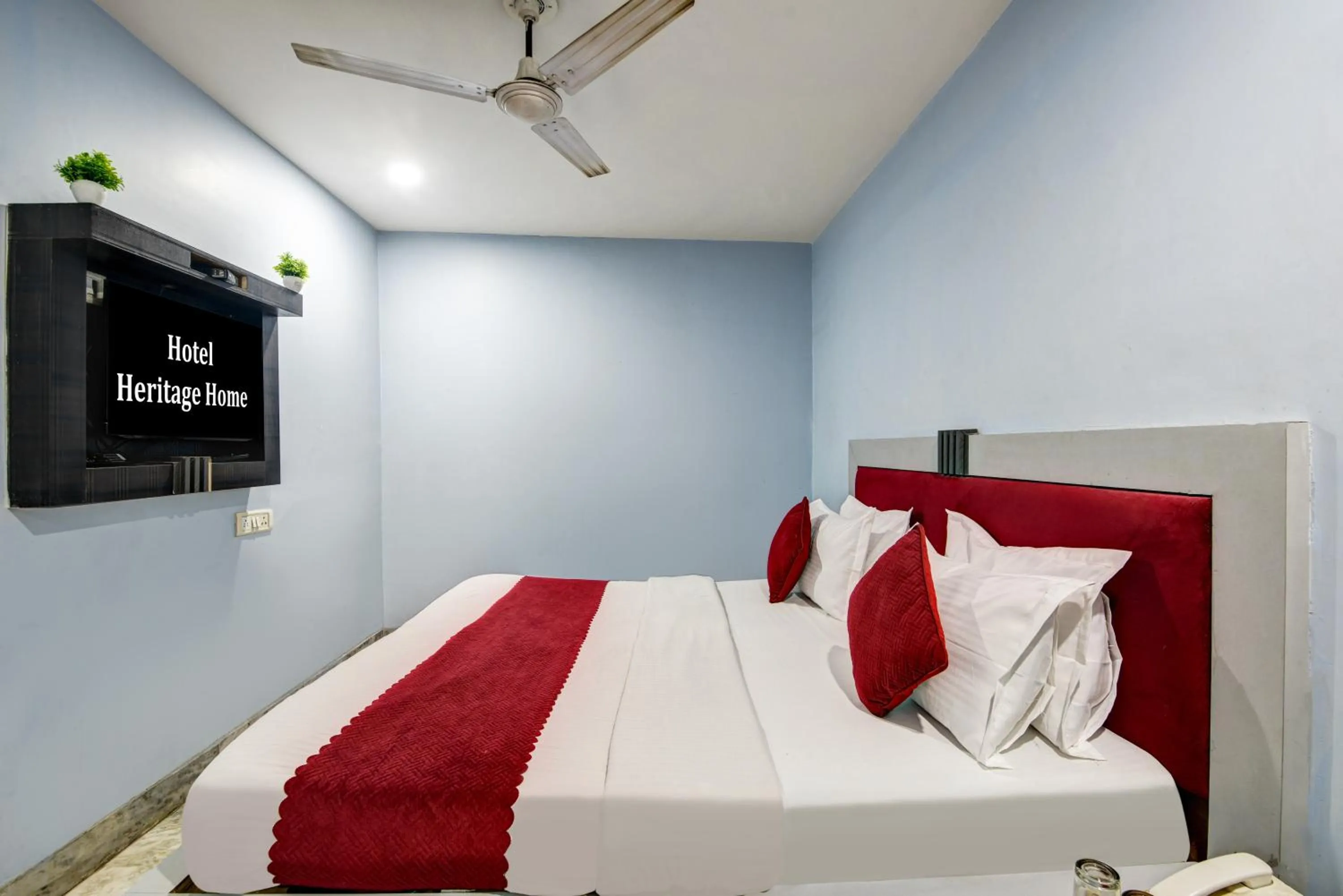 Bed in Hotel Heritage Home -3 Mins Walk from Metro And 5 Mins from Rail Station