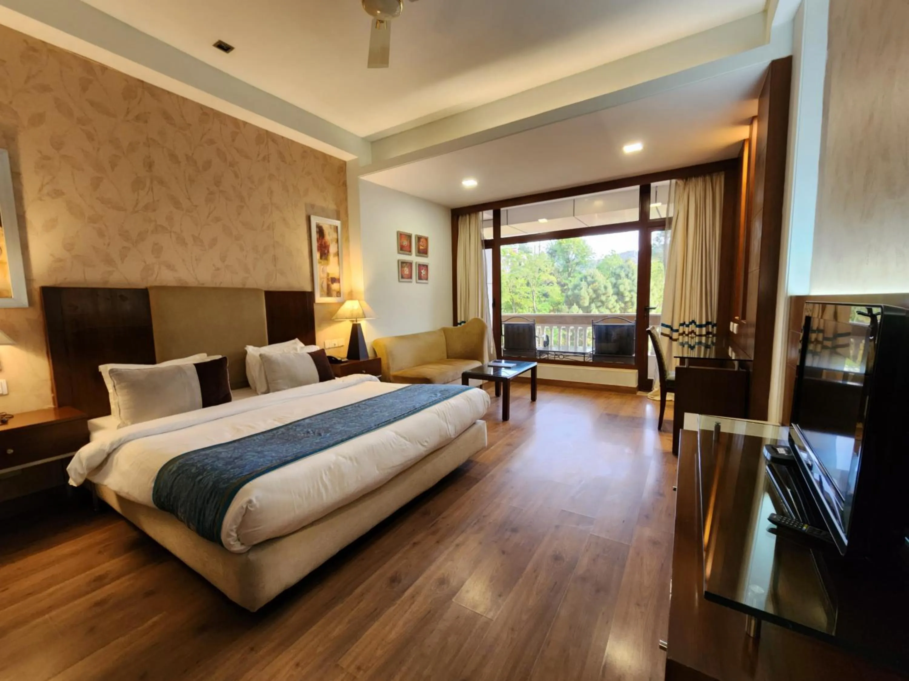 Bed in Hotel Royal Ark - Kasauli