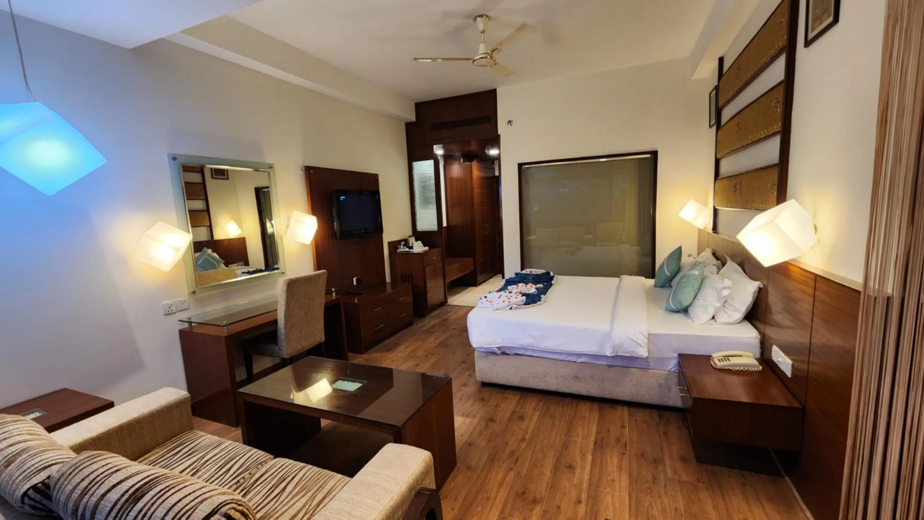 Bed in Hotel Royal Ark - Kasauli