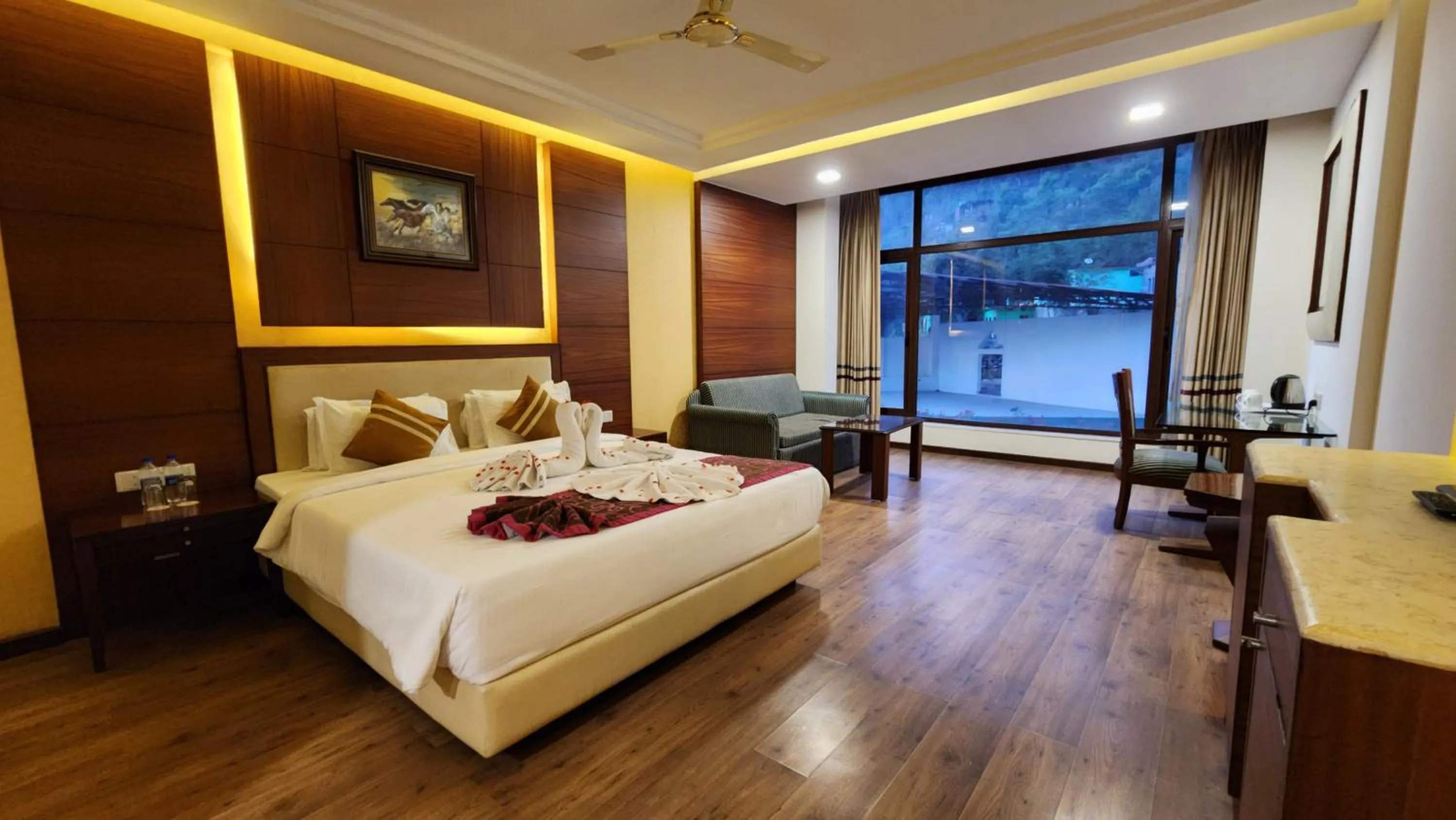 Bed in Hotel Royal Ark - Kasauli