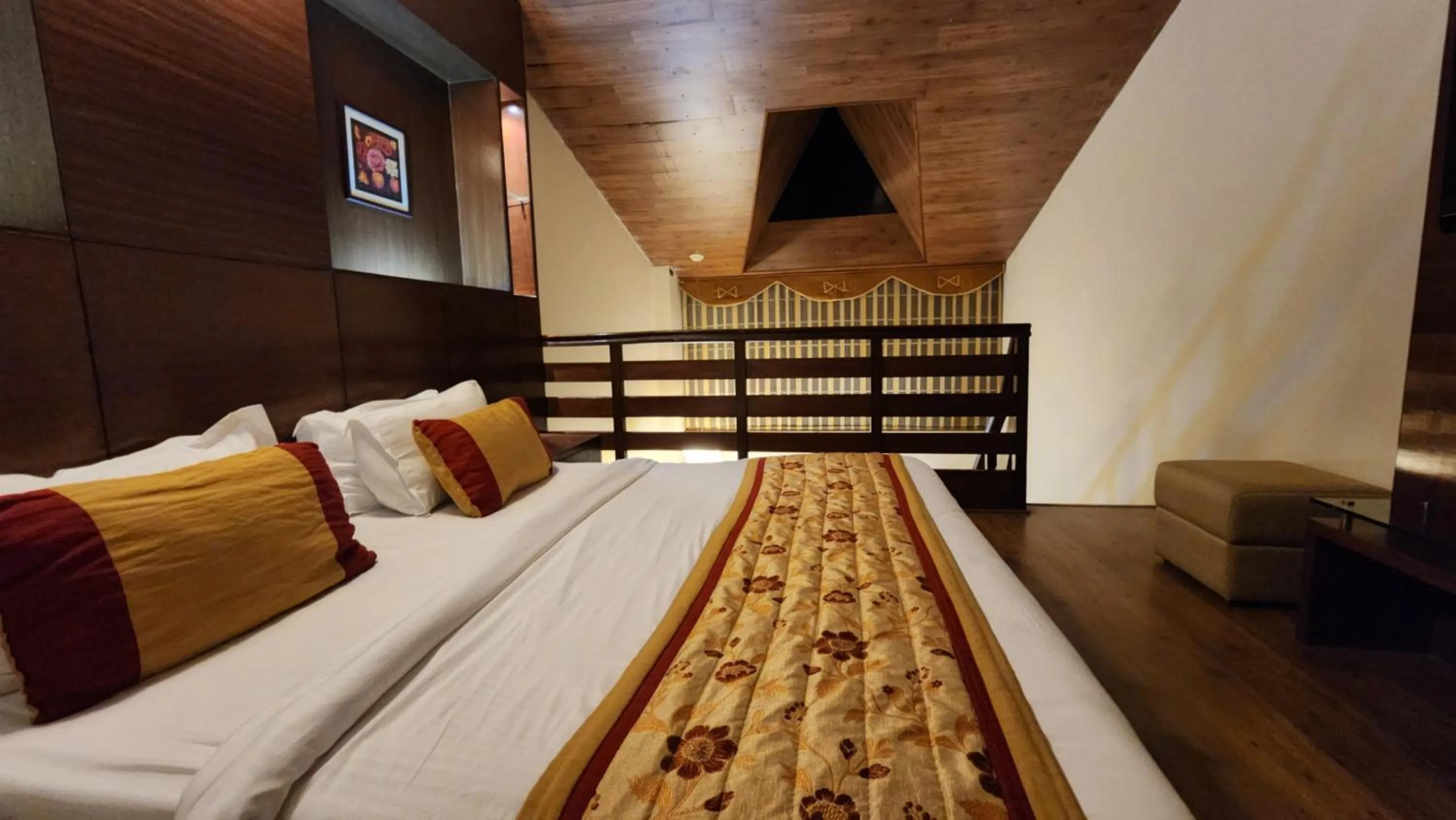Bed in Hotel Royal Ark - Kasauli