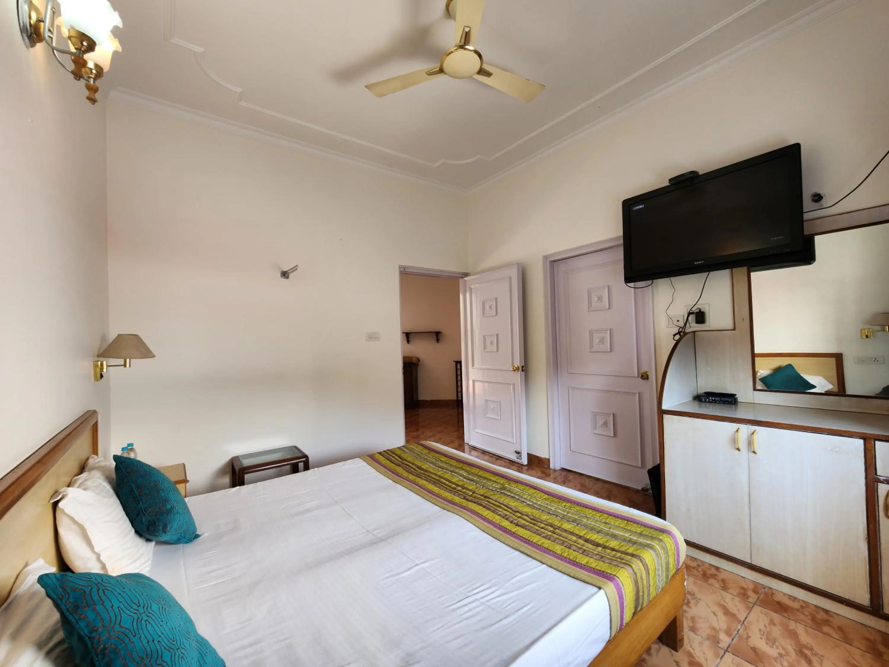 Bed in Hotel Royal Ark - Kasauli