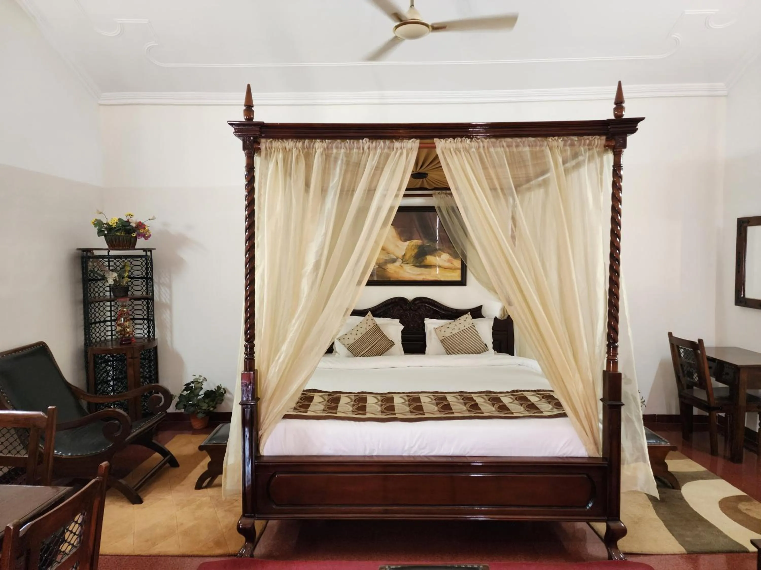 Bed in Hotel Royal Ark - Kasauli