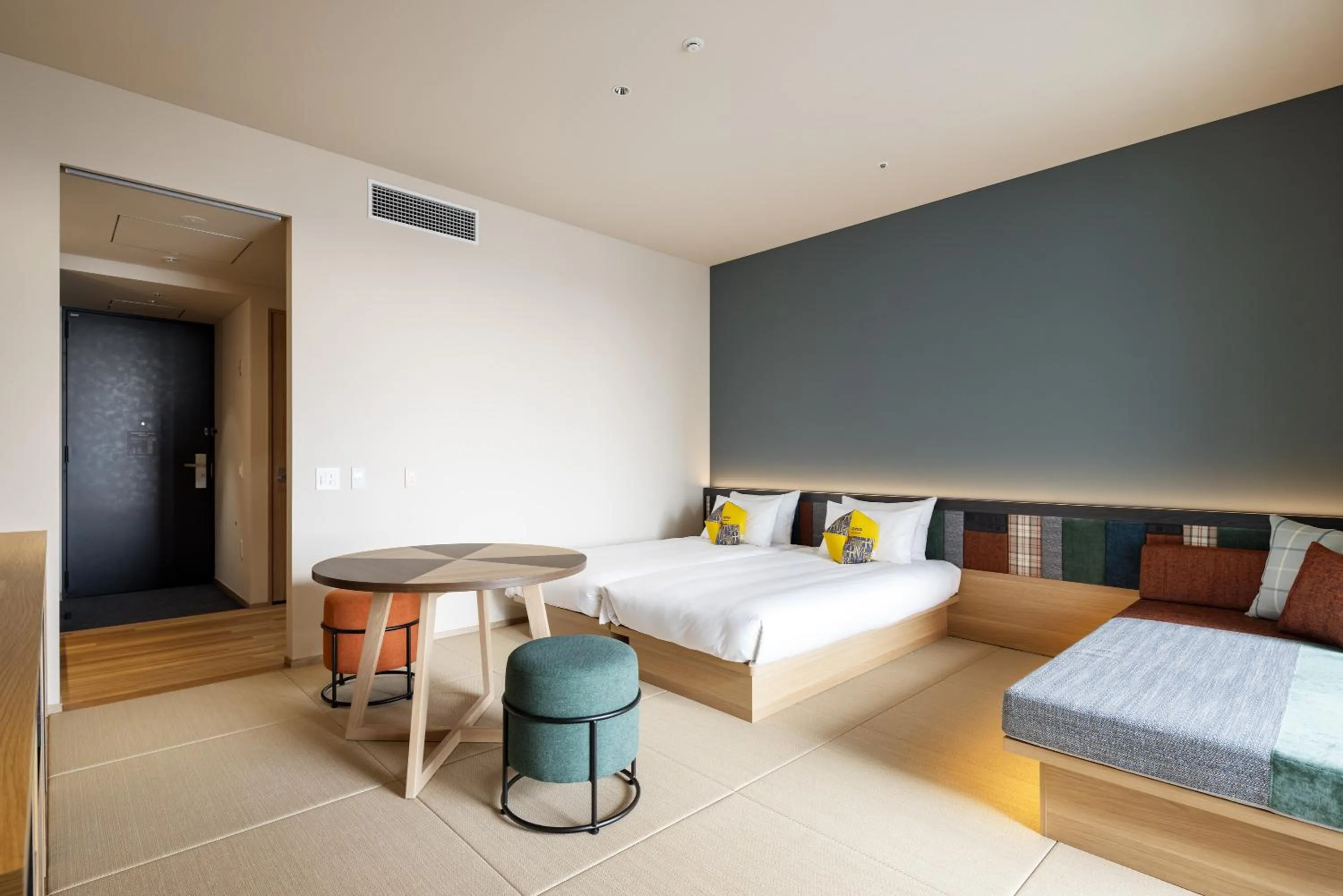 Photo of the whole room, Bed in OMO5 Tokyo Gotanda by Hoshino Resorts