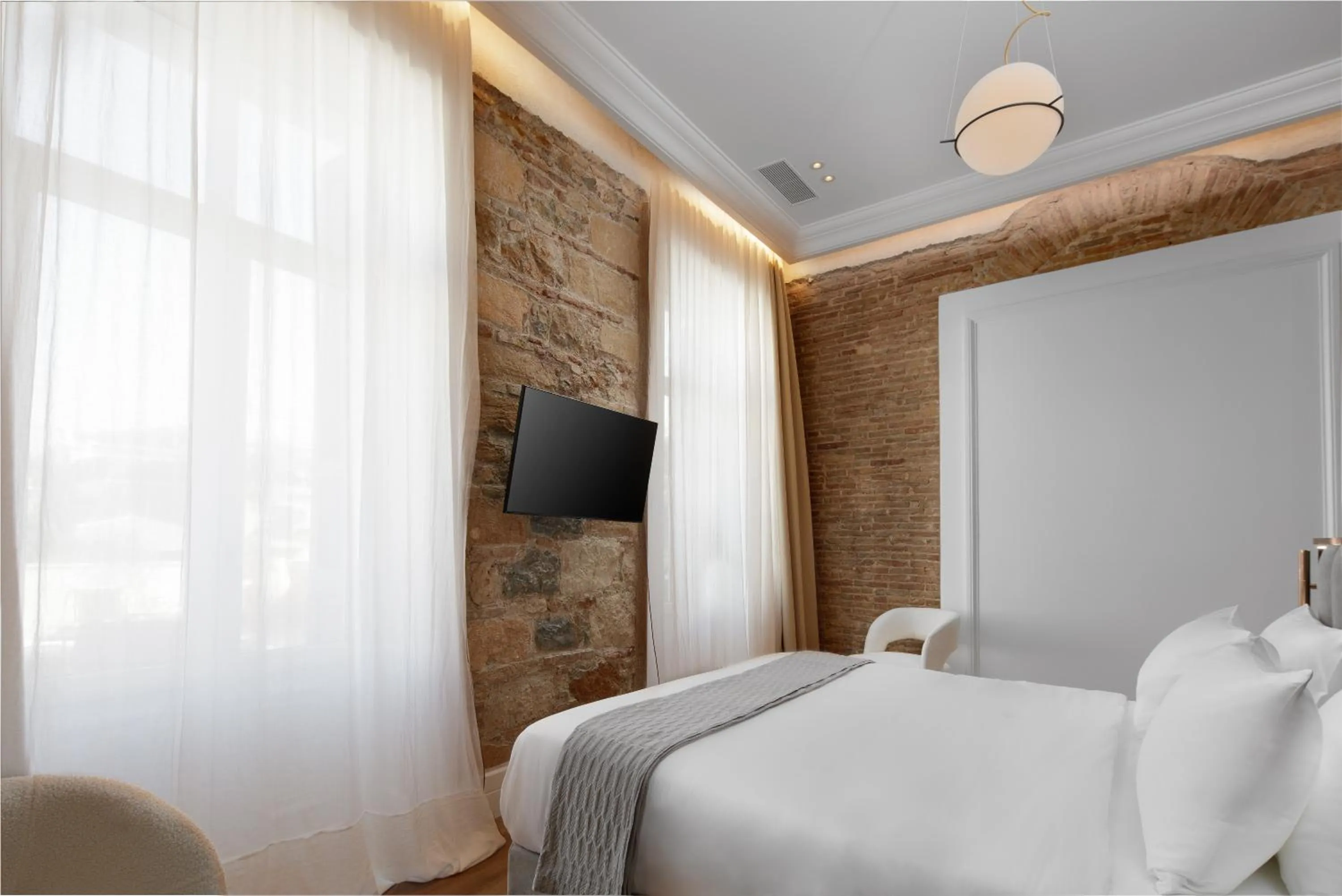 Photo of the whole room in La Divina