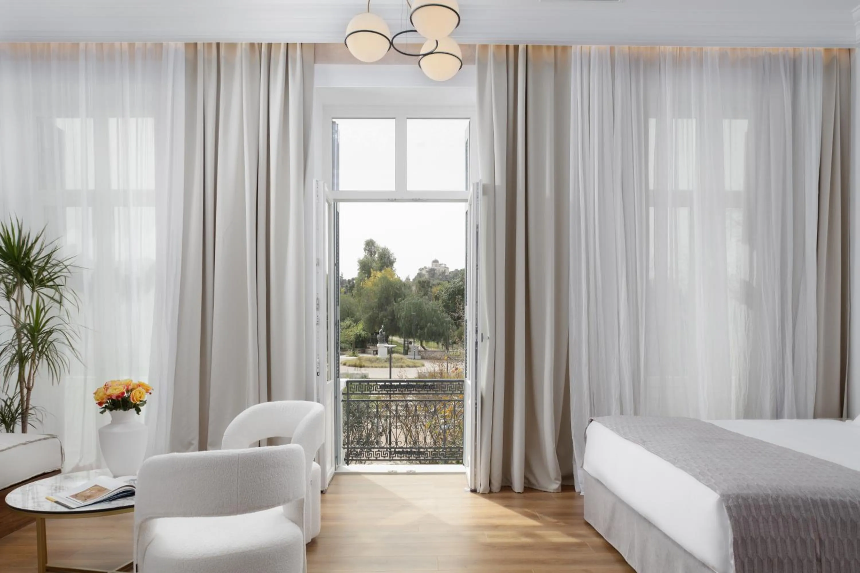 Photo of the whole room in La Divina