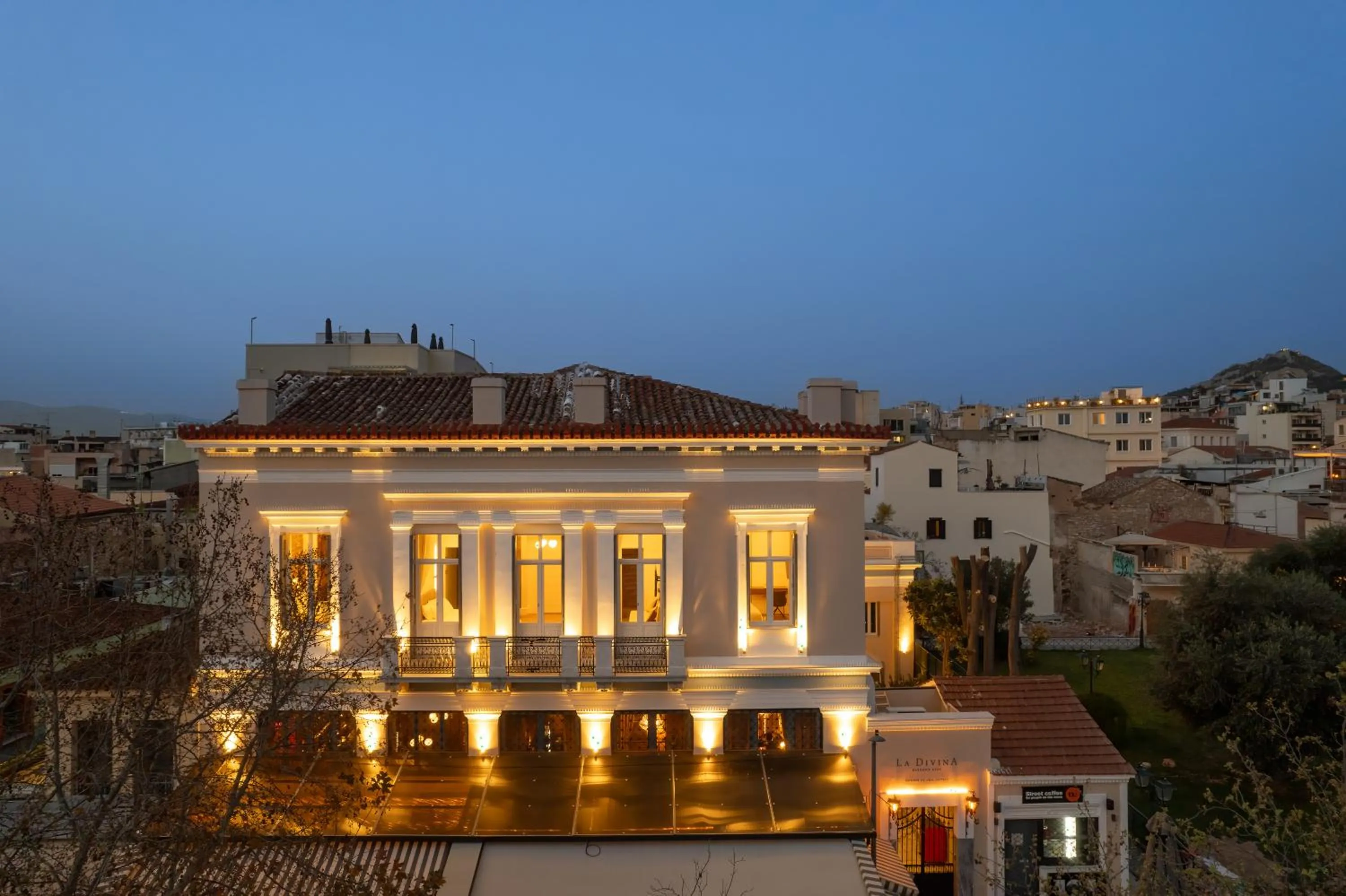 Property building in La Divina