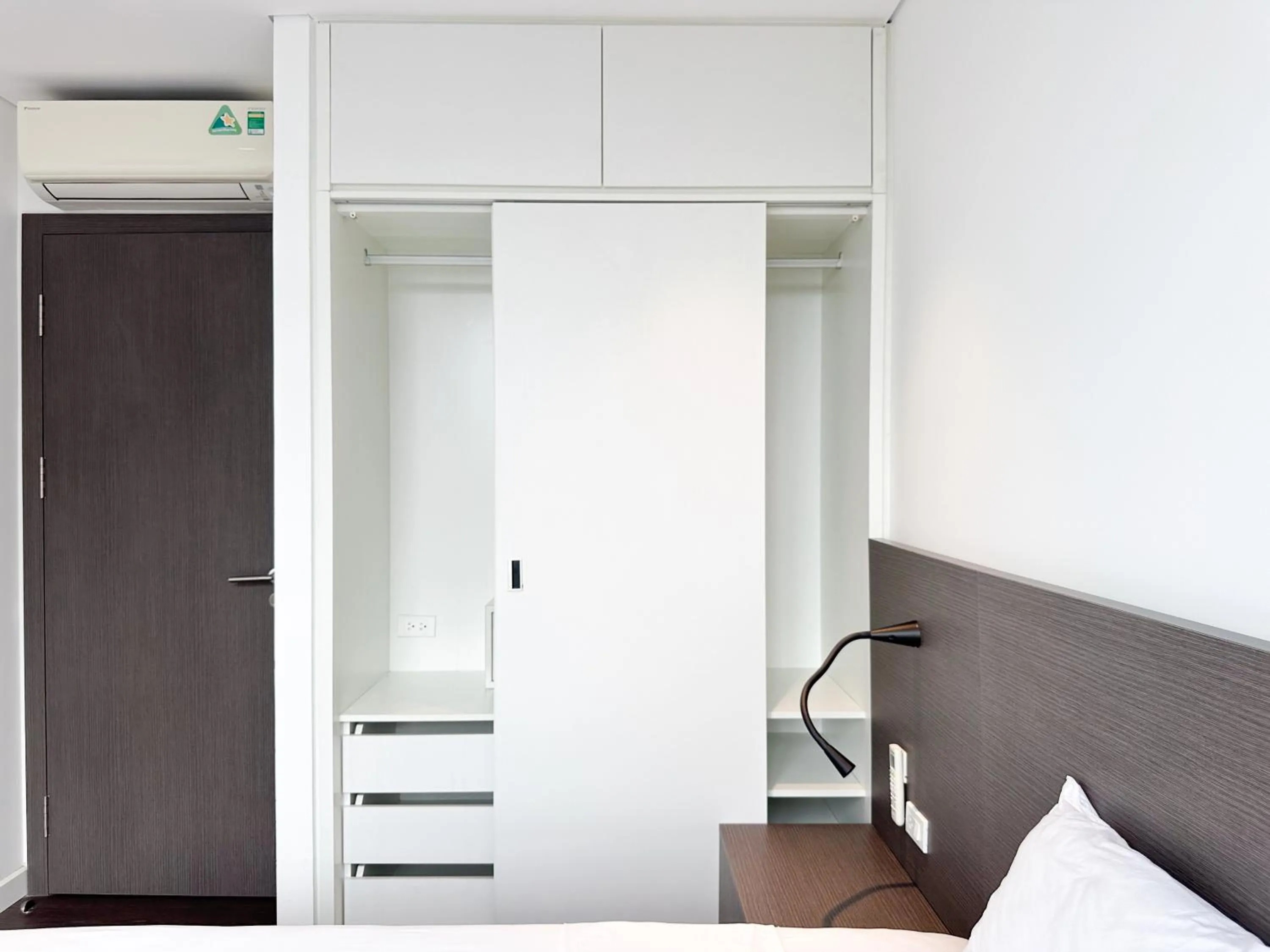 Bed in Hazuki, Modern Minimalist Apartment