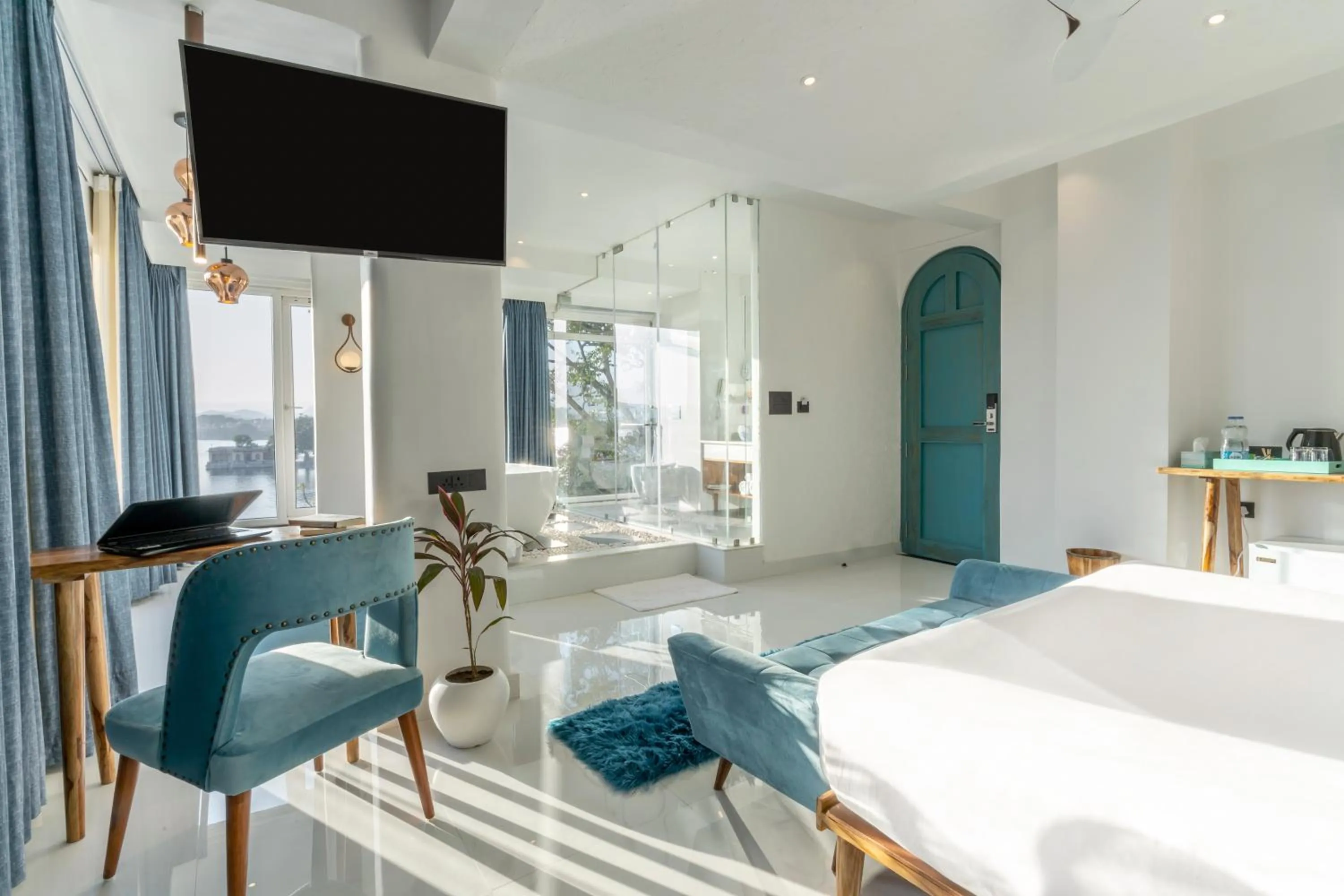 TV and multimedia, Bed in Moustache Udaipur Luxuria