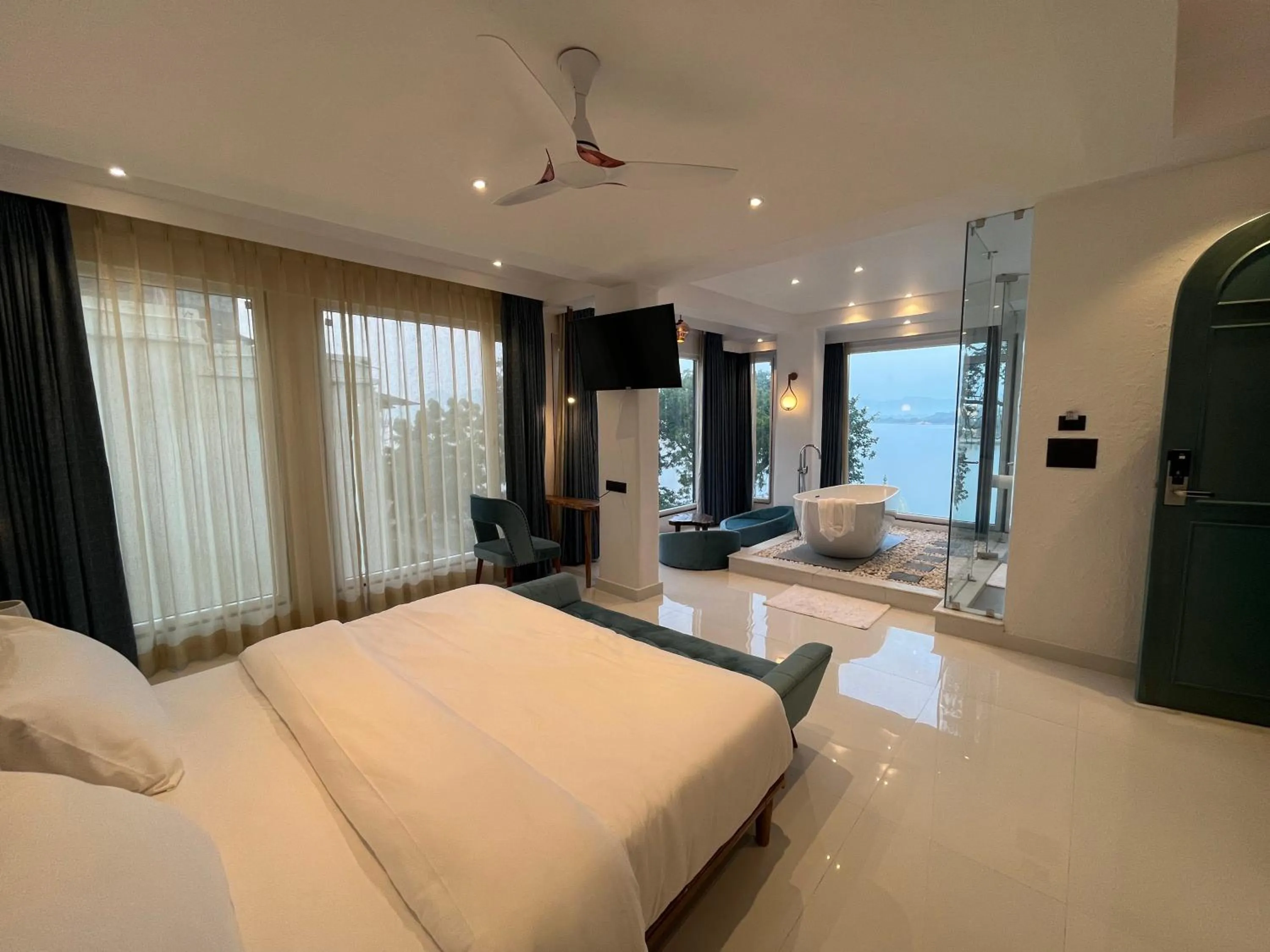 Photo of the whole room, Bed in Moustache Udaipur Luxuria